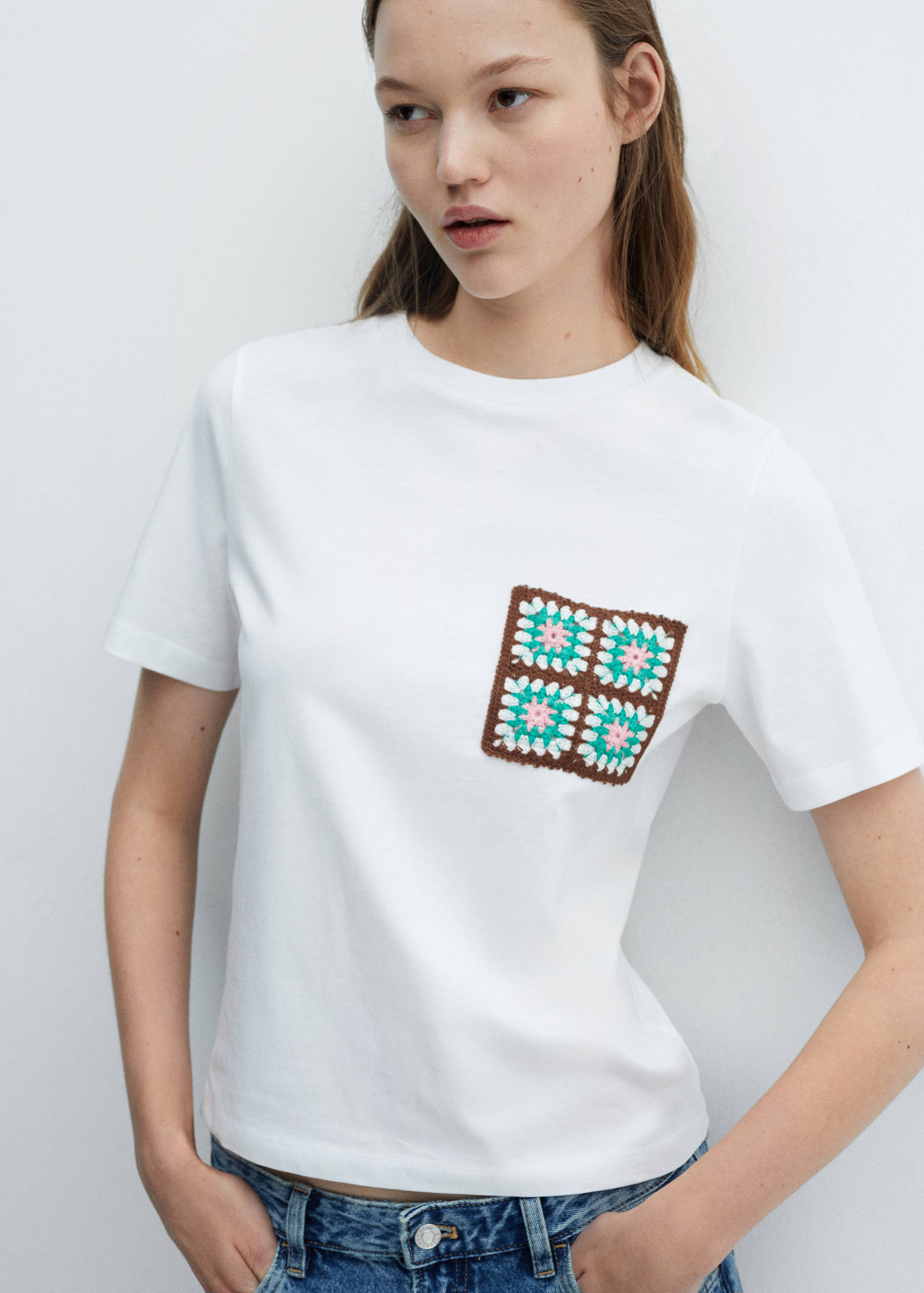 Crochet t-shirt with pocket - Details of the article 1