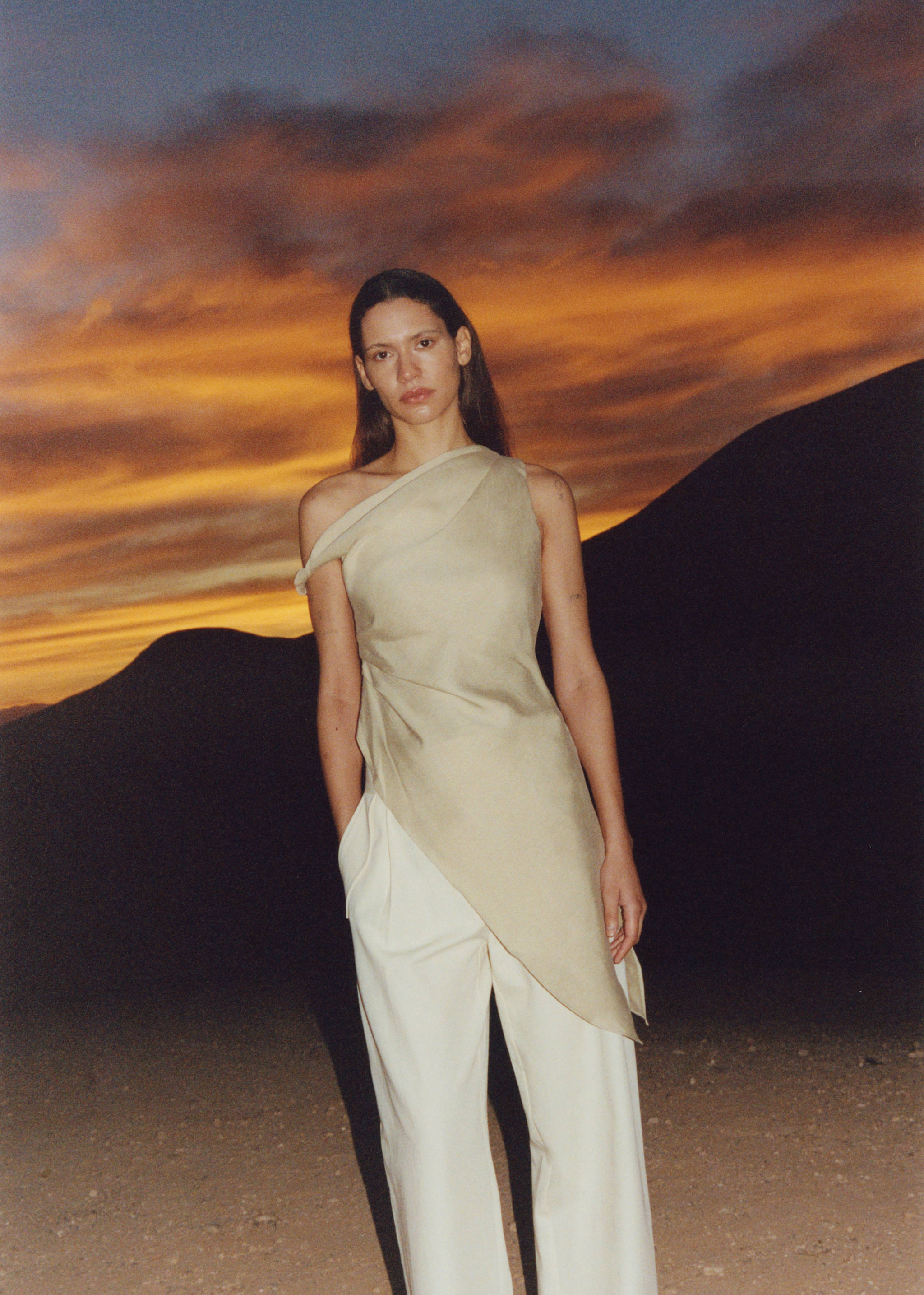 Asymmetric ruched top - Details of the article 7