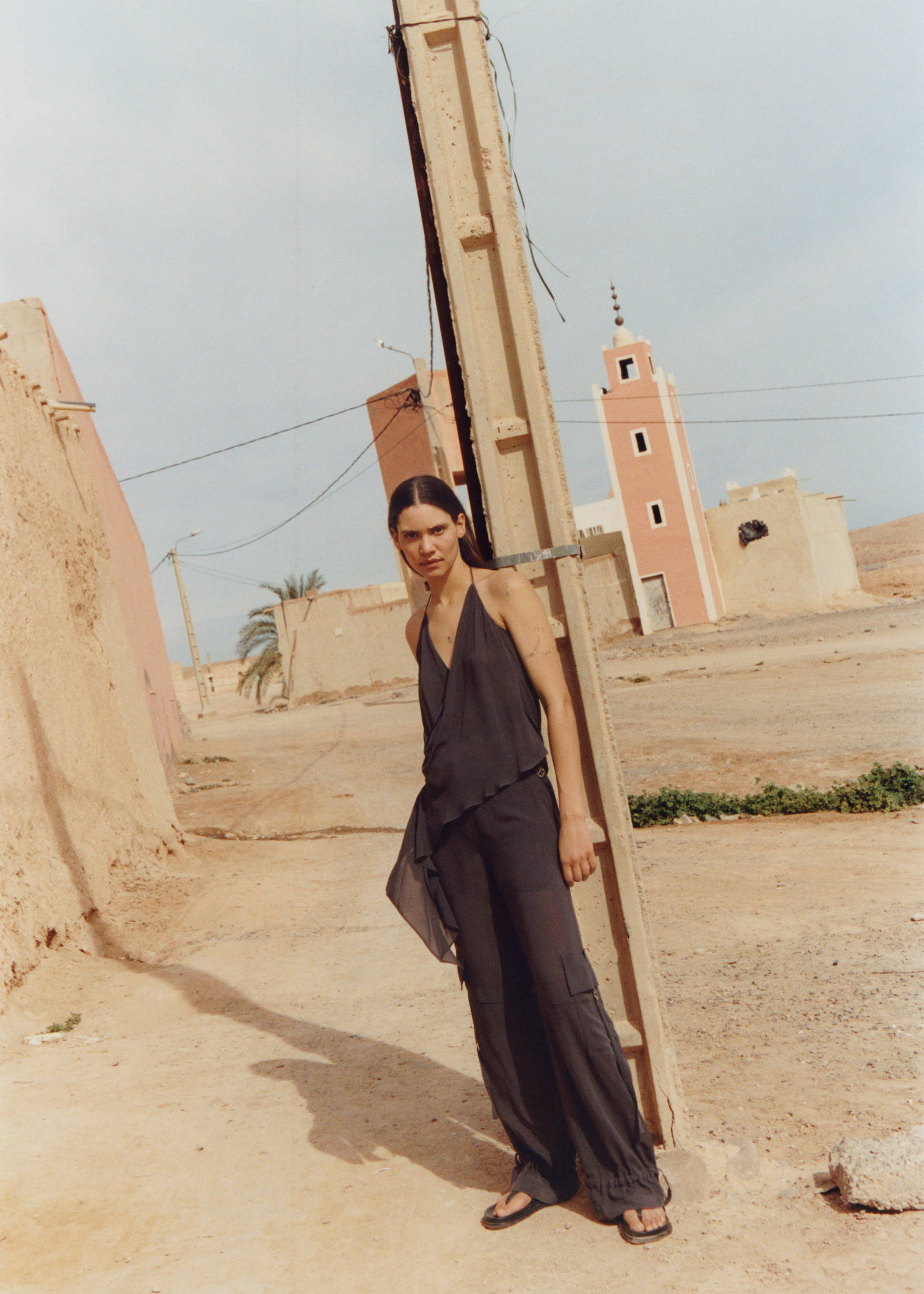 Cargo pants with metallic details - Details of the article 7