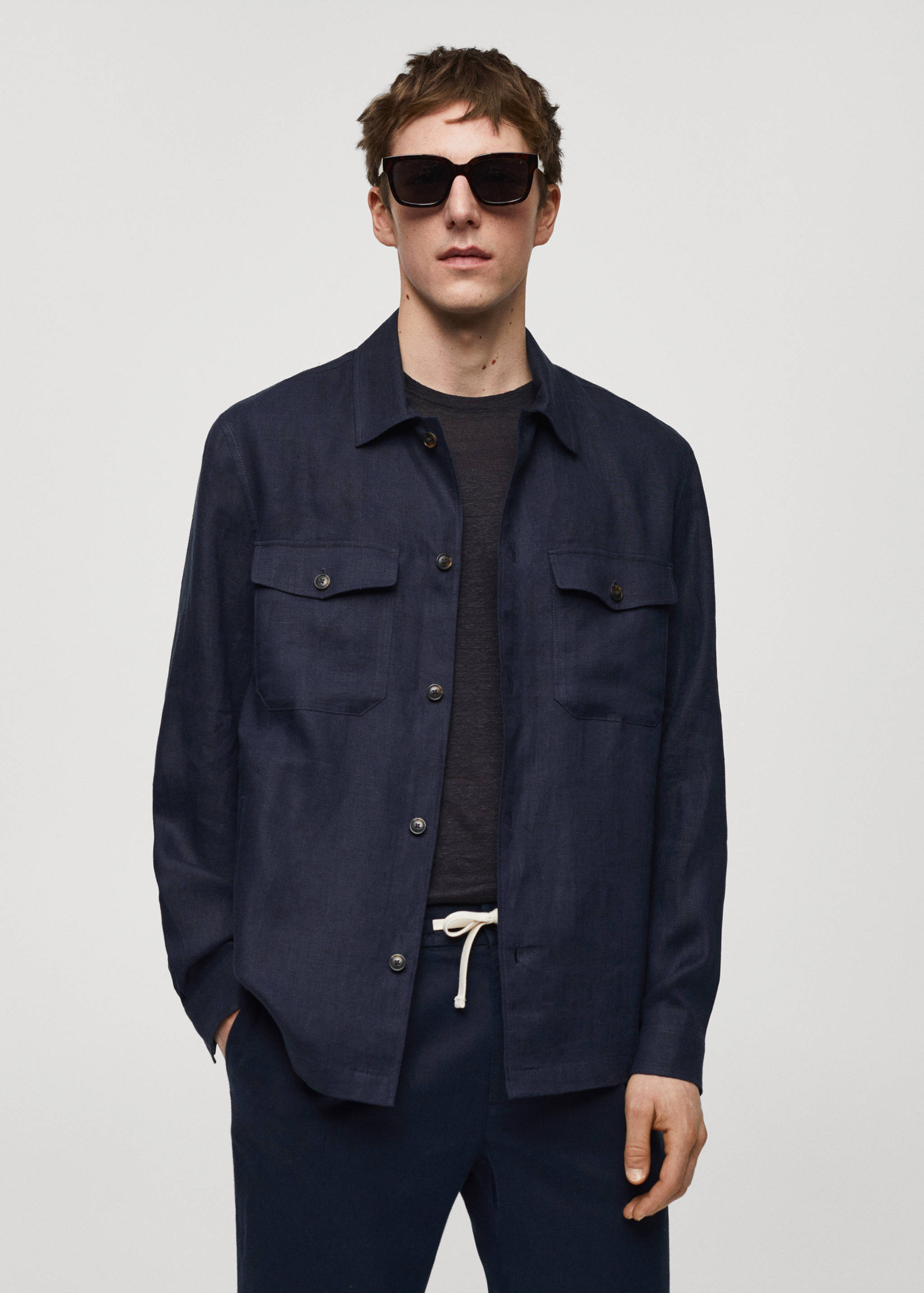 Sobrecamisa 100% lino bolsillos - Plano medio