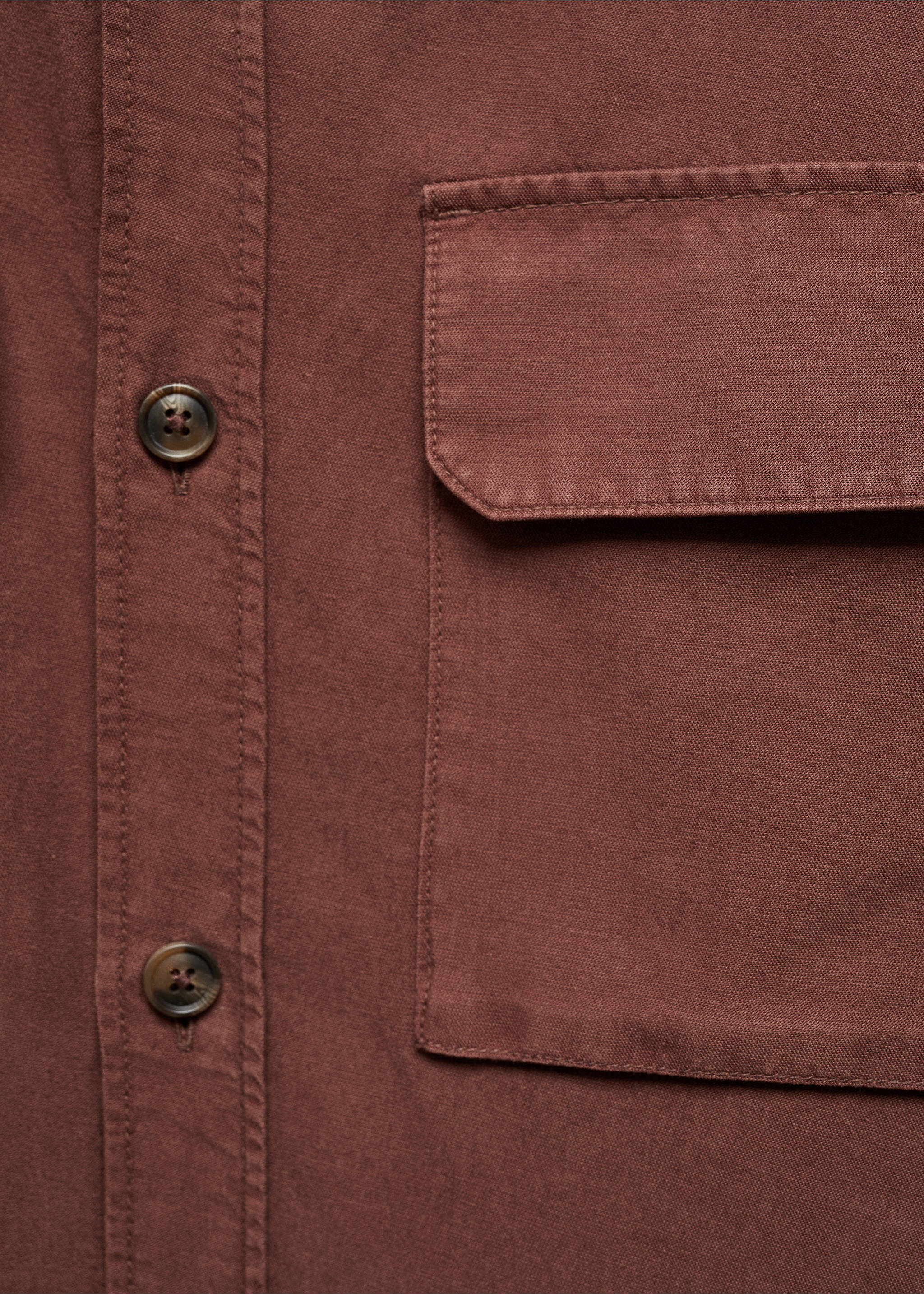 Sobrecamisa lino bolsillos - Detalle del artículo 8, Burdeos. Ref: 67015981-00.
