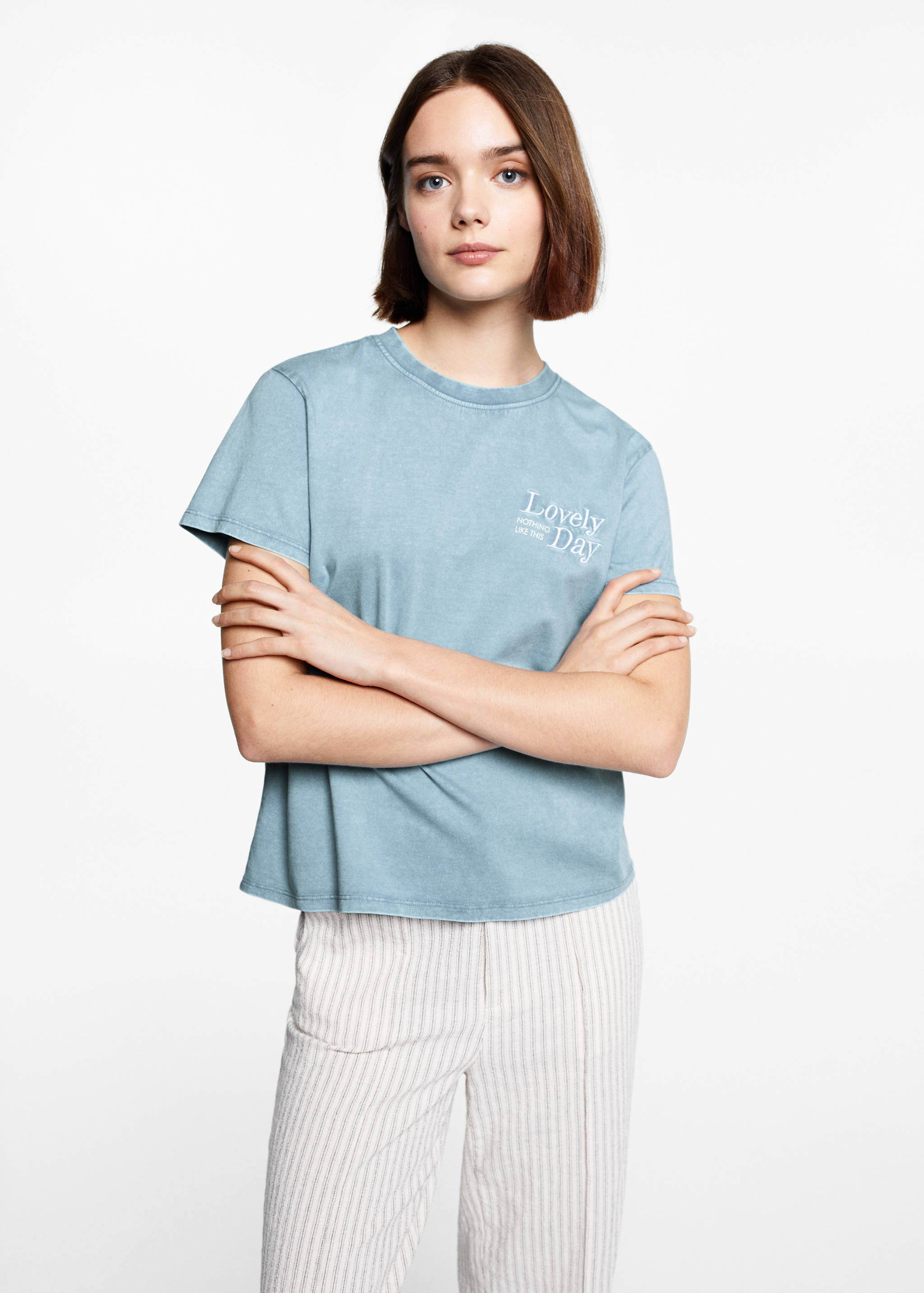 T-Shirt mit gestickter Aufschrift - Mittlere Ansicht