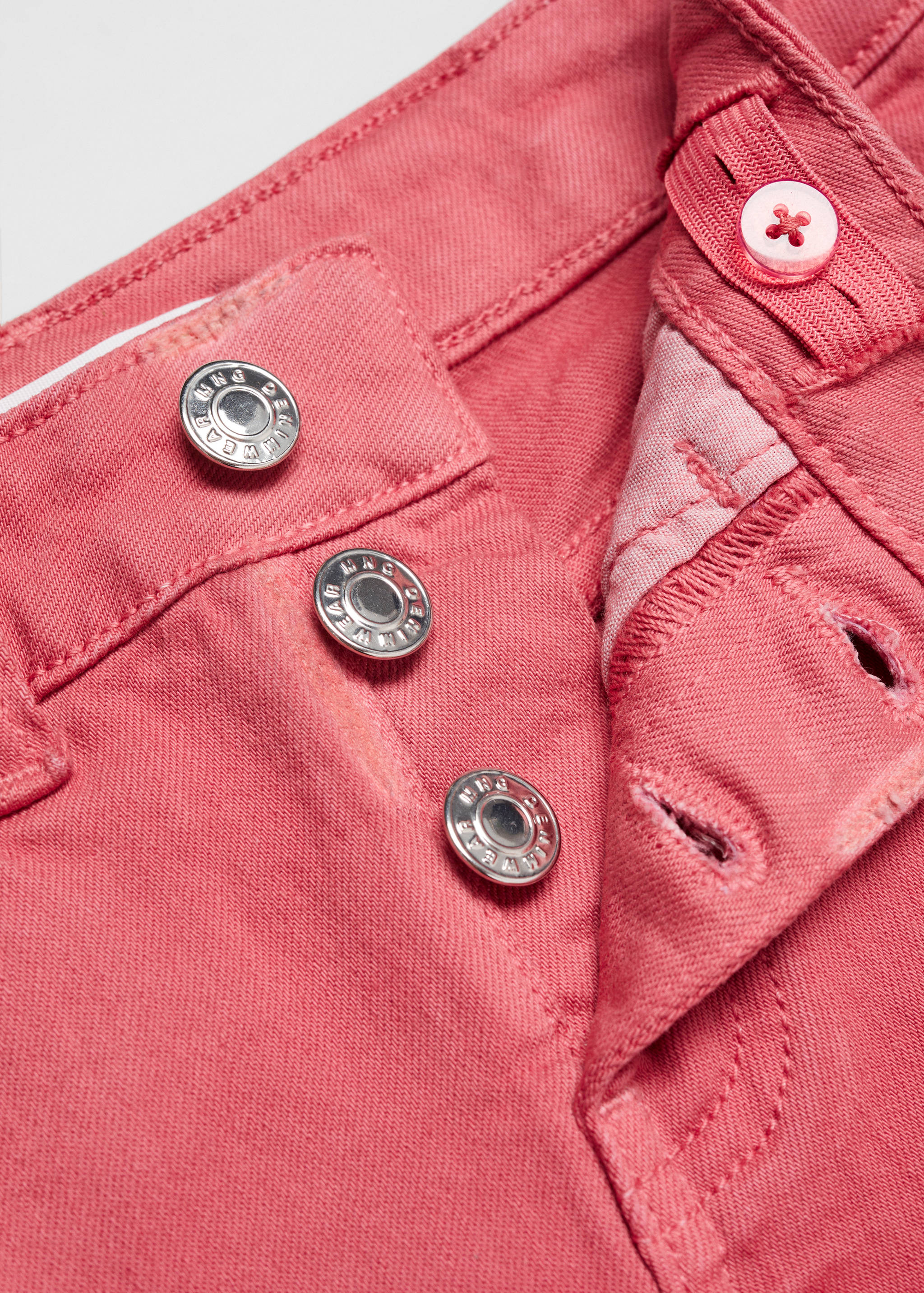 Denim shorts with buttons - Details of the article 8
