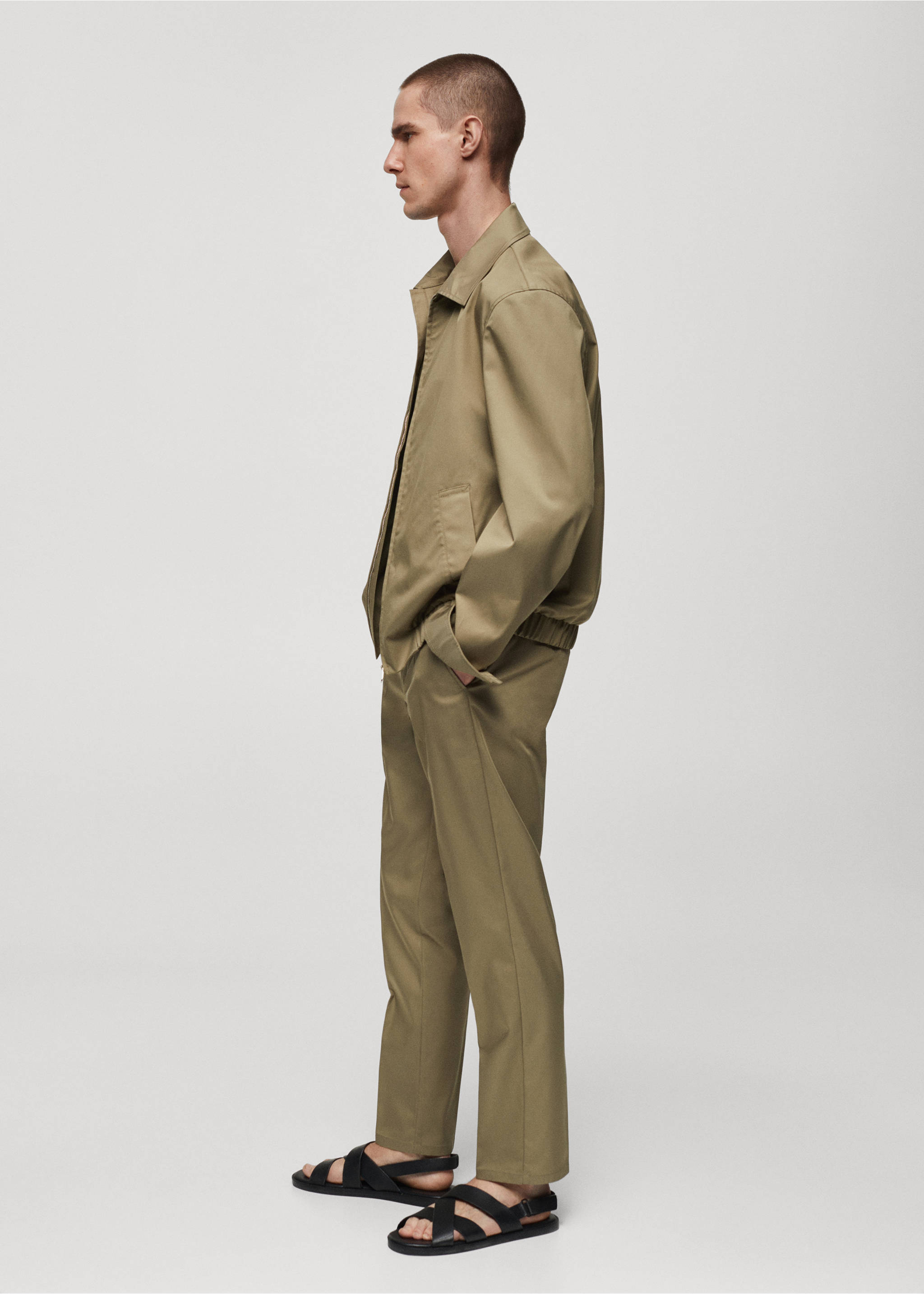 Bomber jacket with zip - Details of the article 4, Khaki. Ref: 67016314-00.