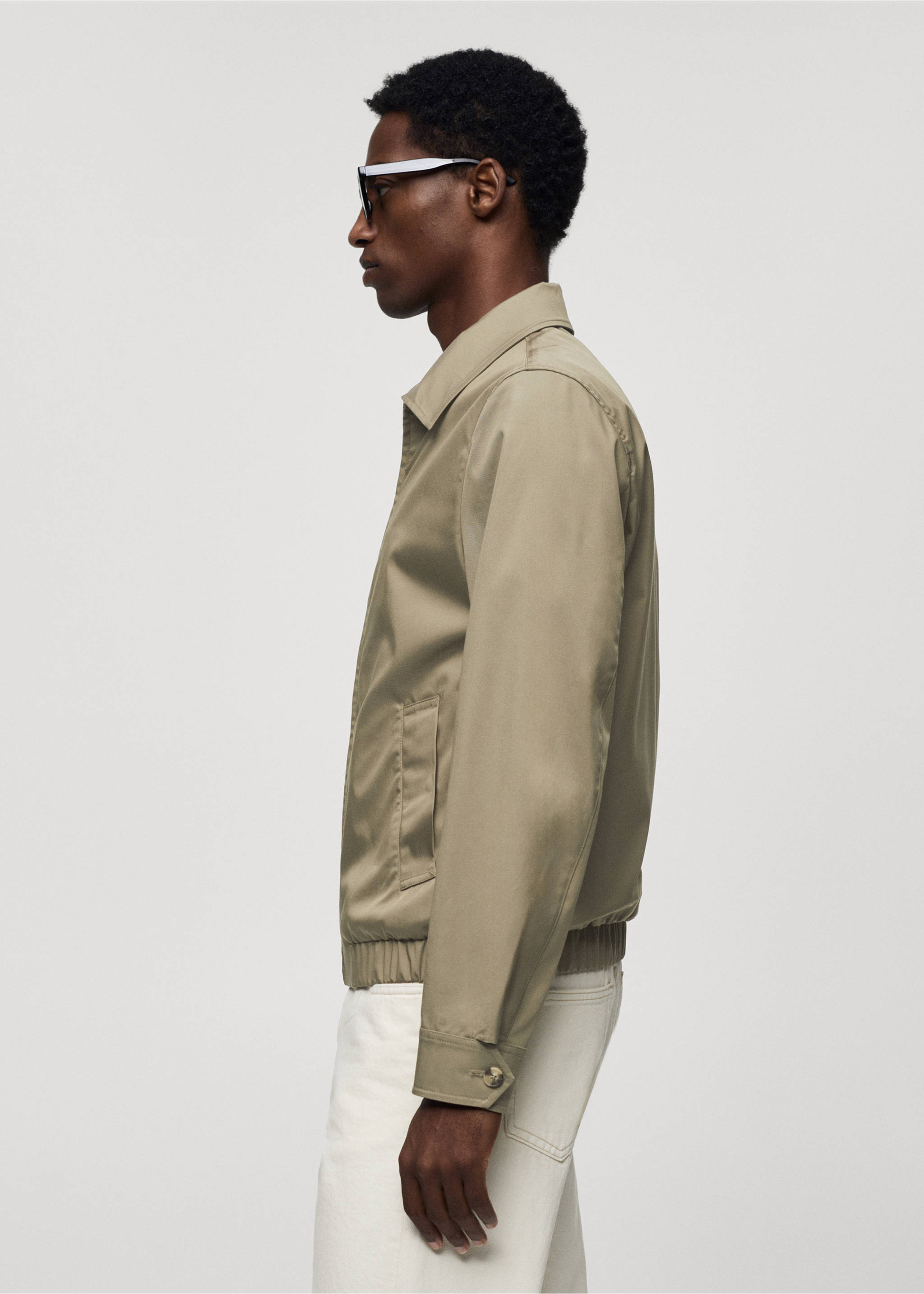 Bomber jacket with zip - Details of the article 2, Khaki. Ref: 67016314-00.