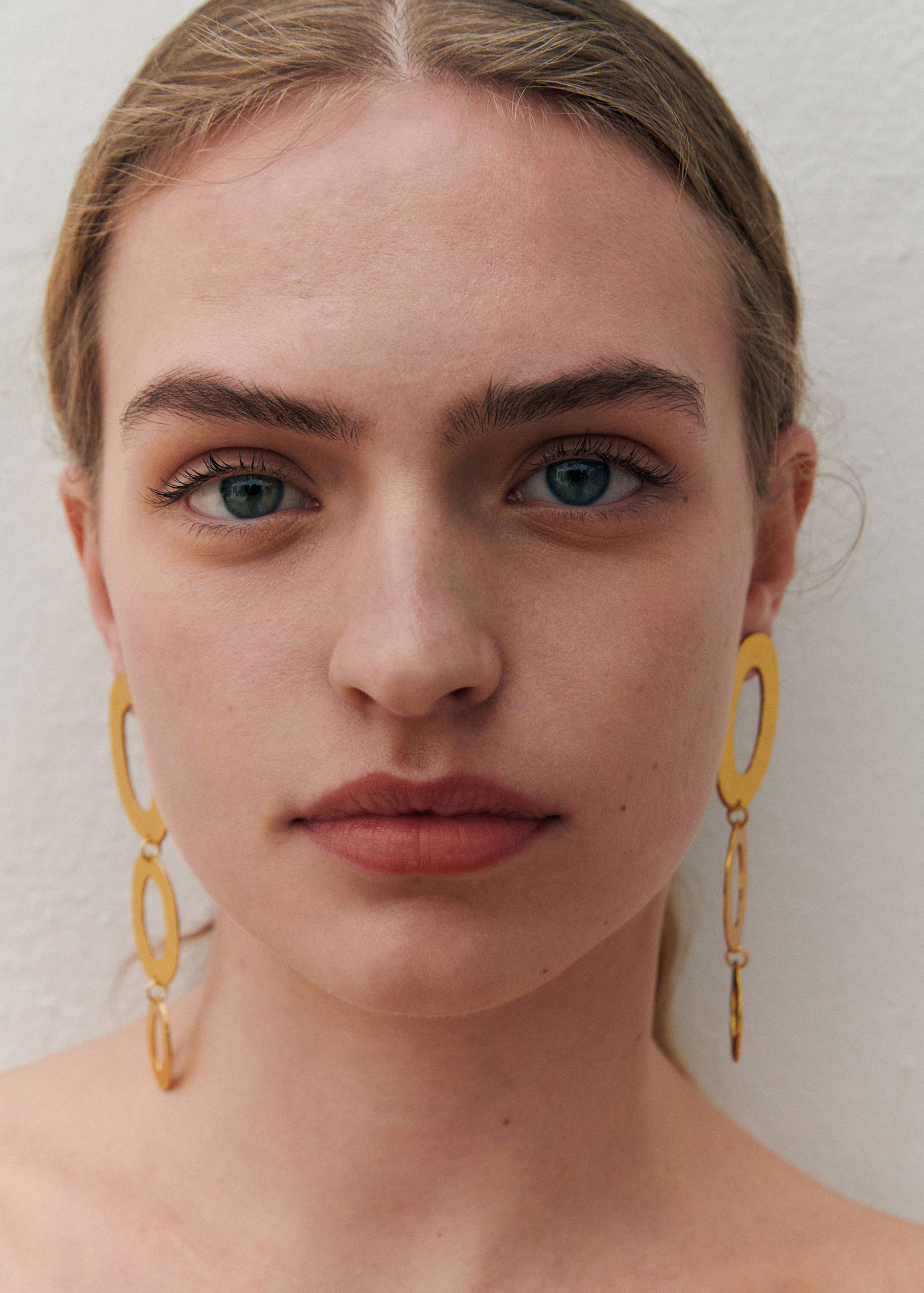 Twisted hoop earrings - Details of the article 5