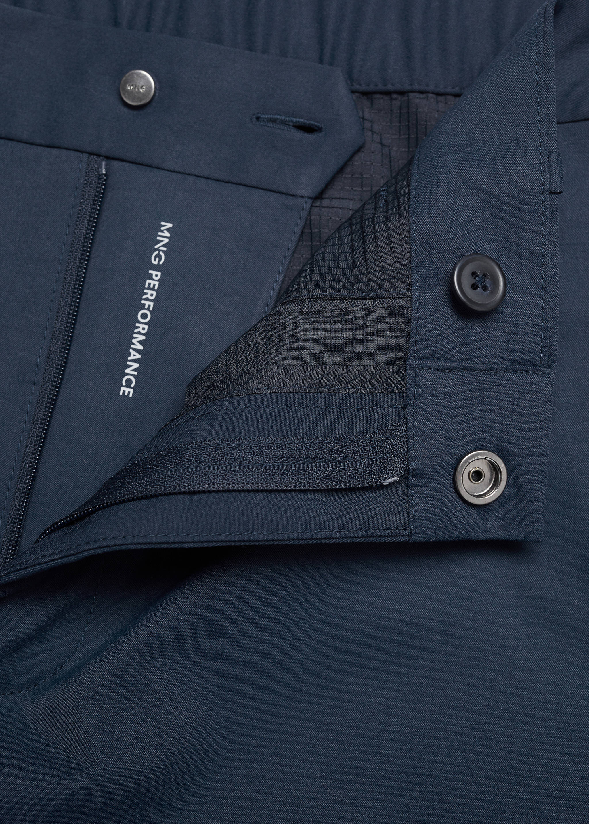 Брюки slim fit из технологичной ткани - Деталь изделия 8