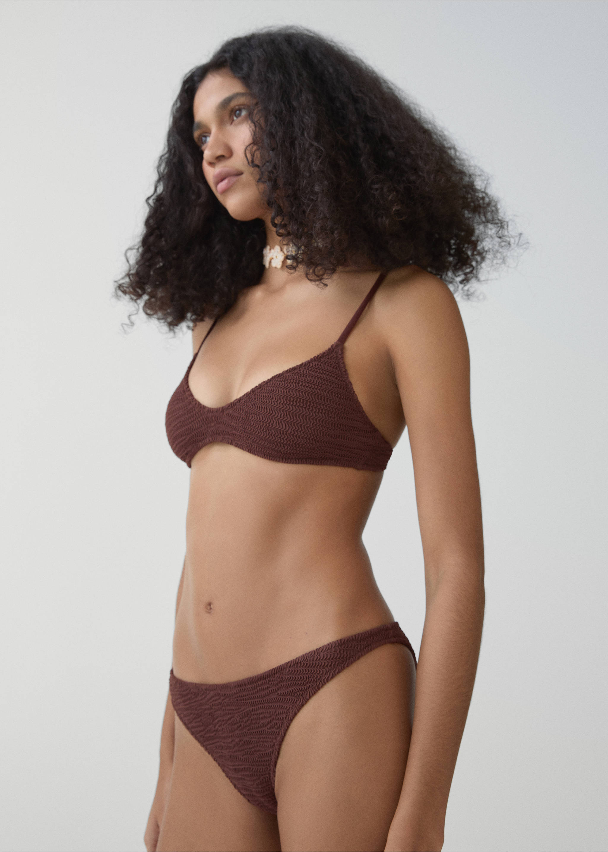 Classic textured bikini briefs - Medium plane, Chocolate. Ref: 67016749-00.