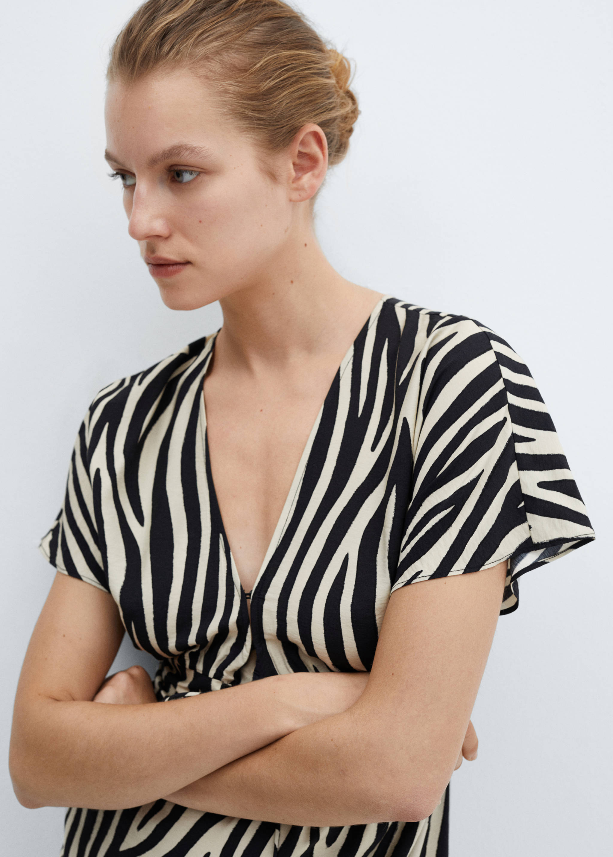 Printed cut-out detail dress - Details of the article 1