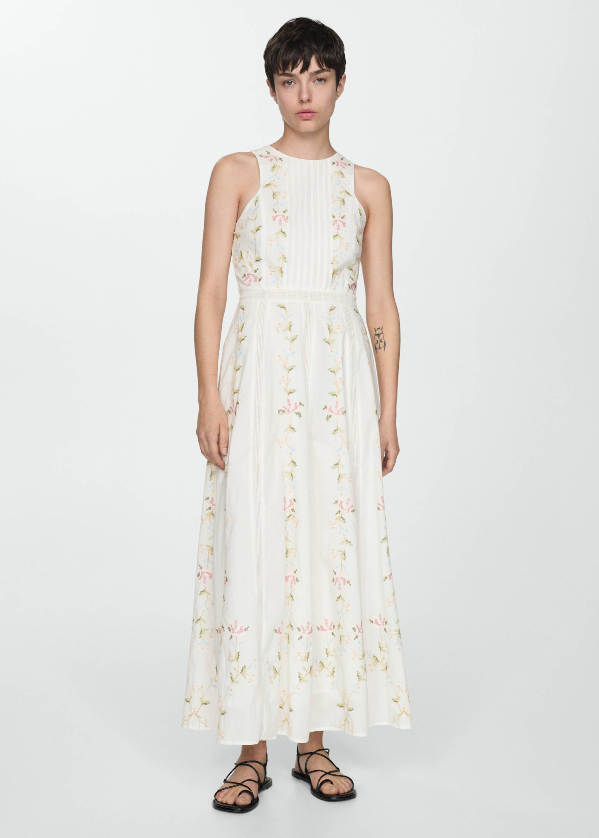 Embroidered cotton dress - General plane