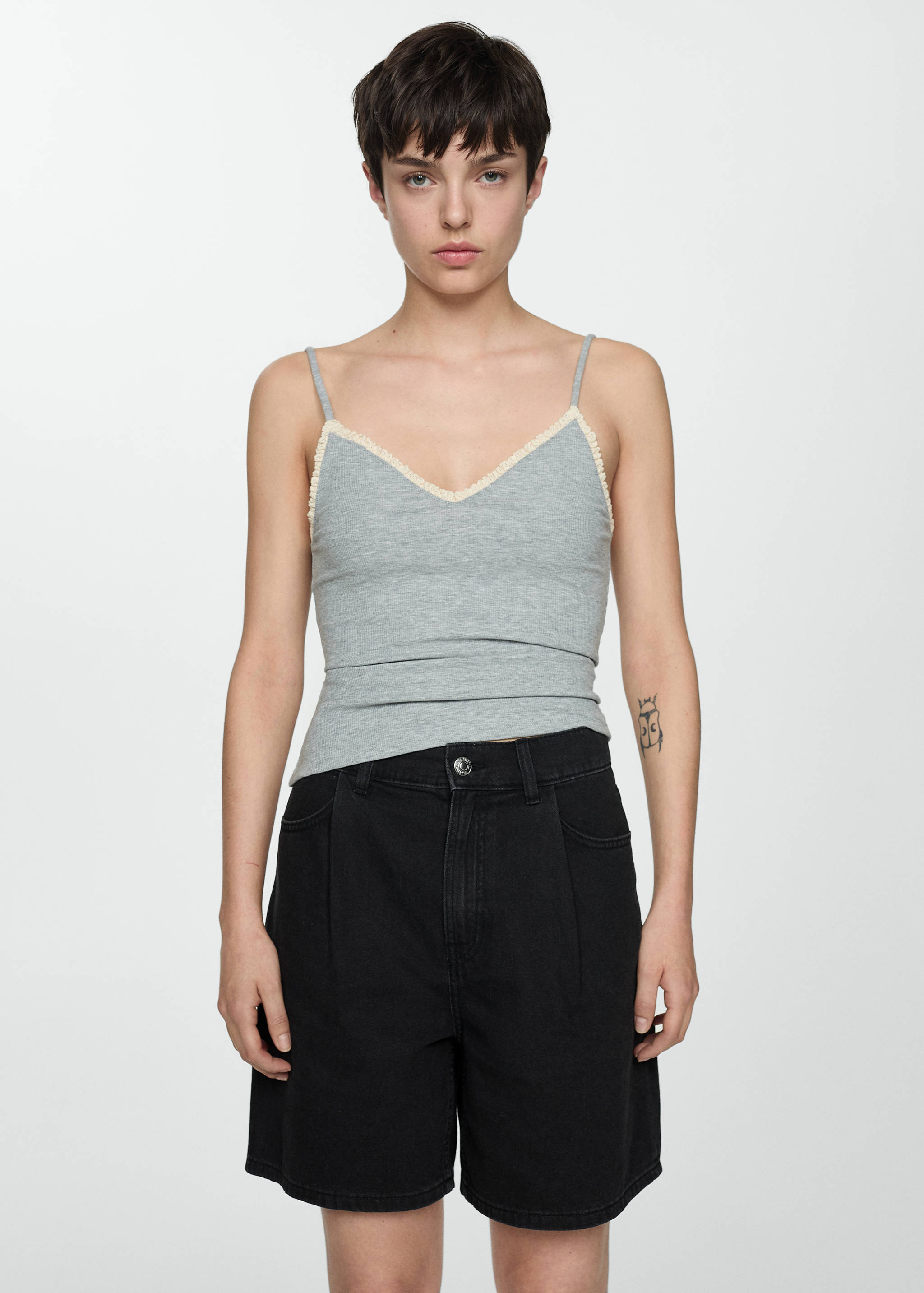 Shorts vaqueros pinzas - Plano medio