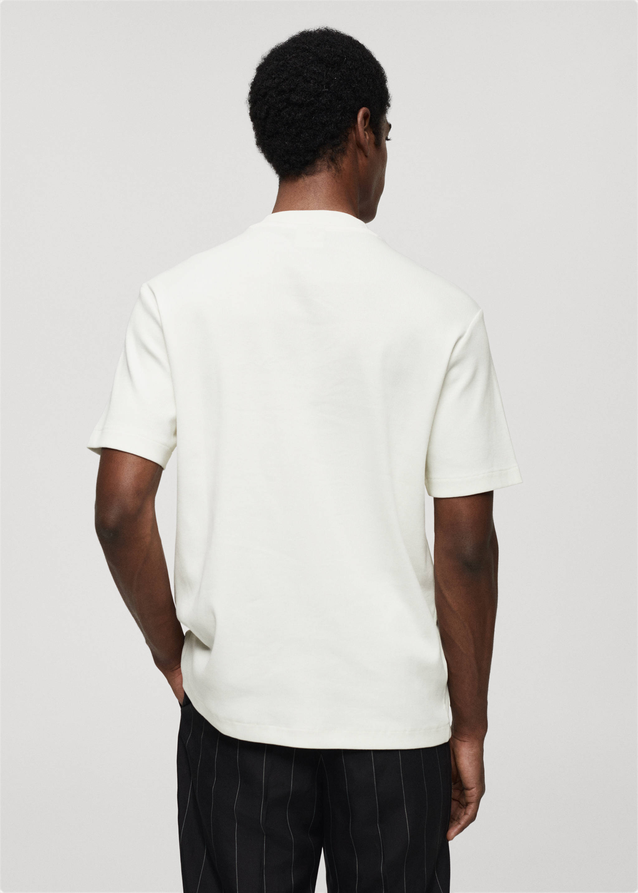 T-shirt regular fit de algodão - Verso do artigo