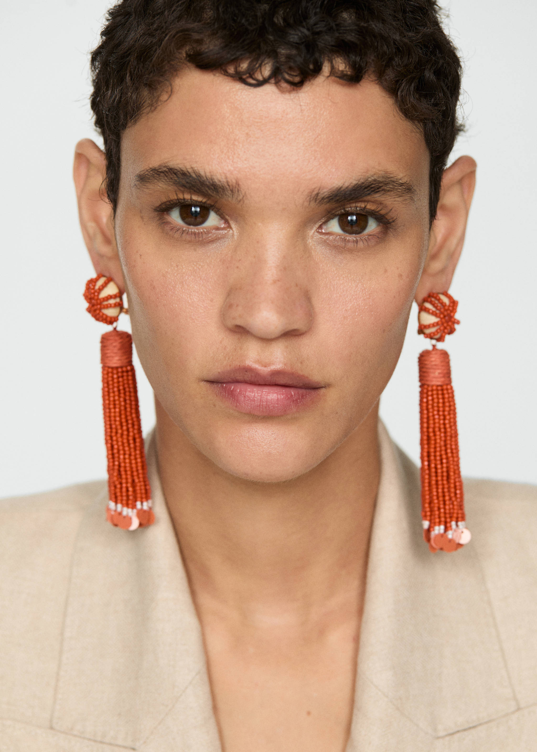Beaded drop earrings - General plane