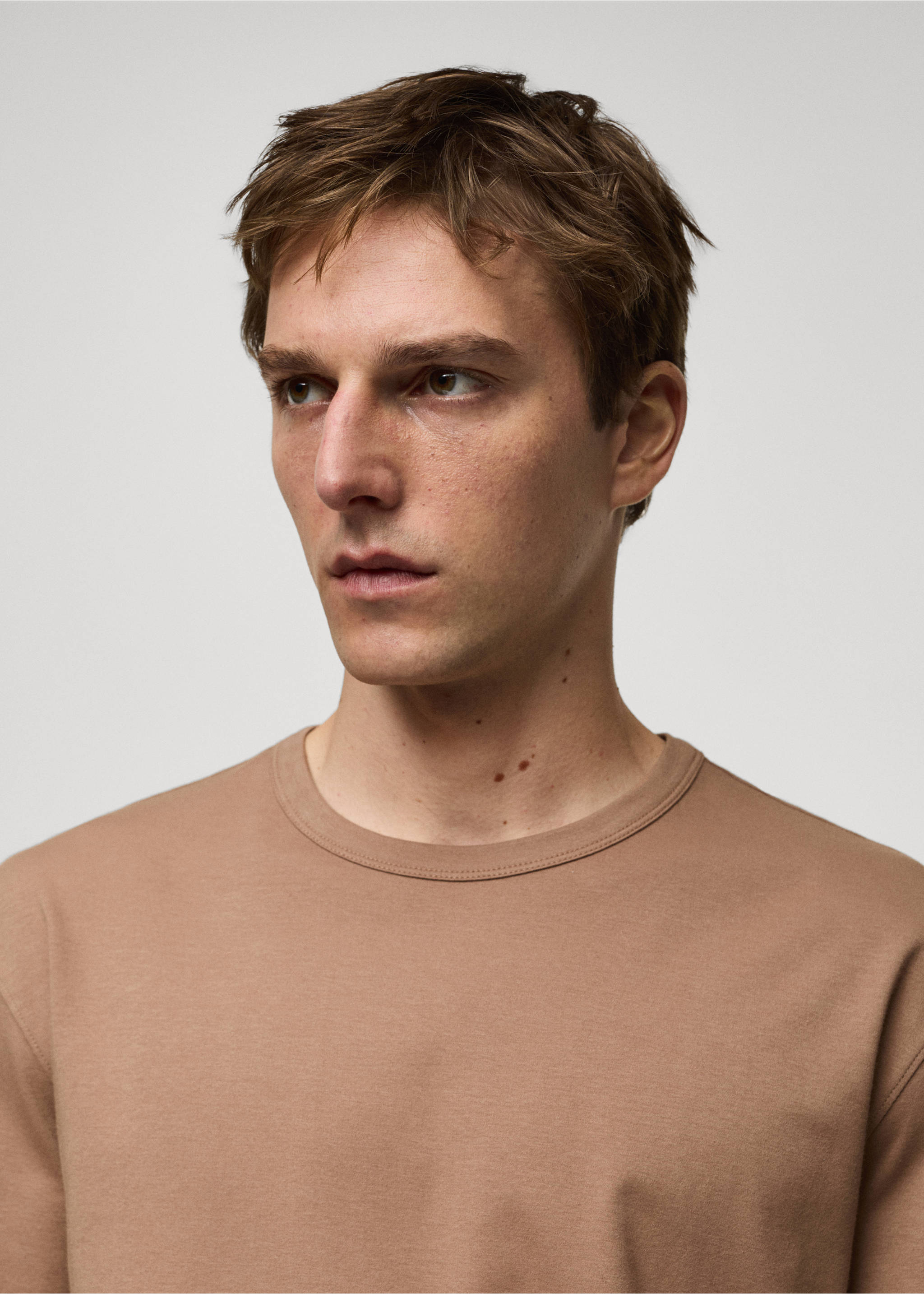 Camiseta slim fit 100% algodón - Detalle del artículo 1, Marrón tabaco. Ref: 67017937-00.