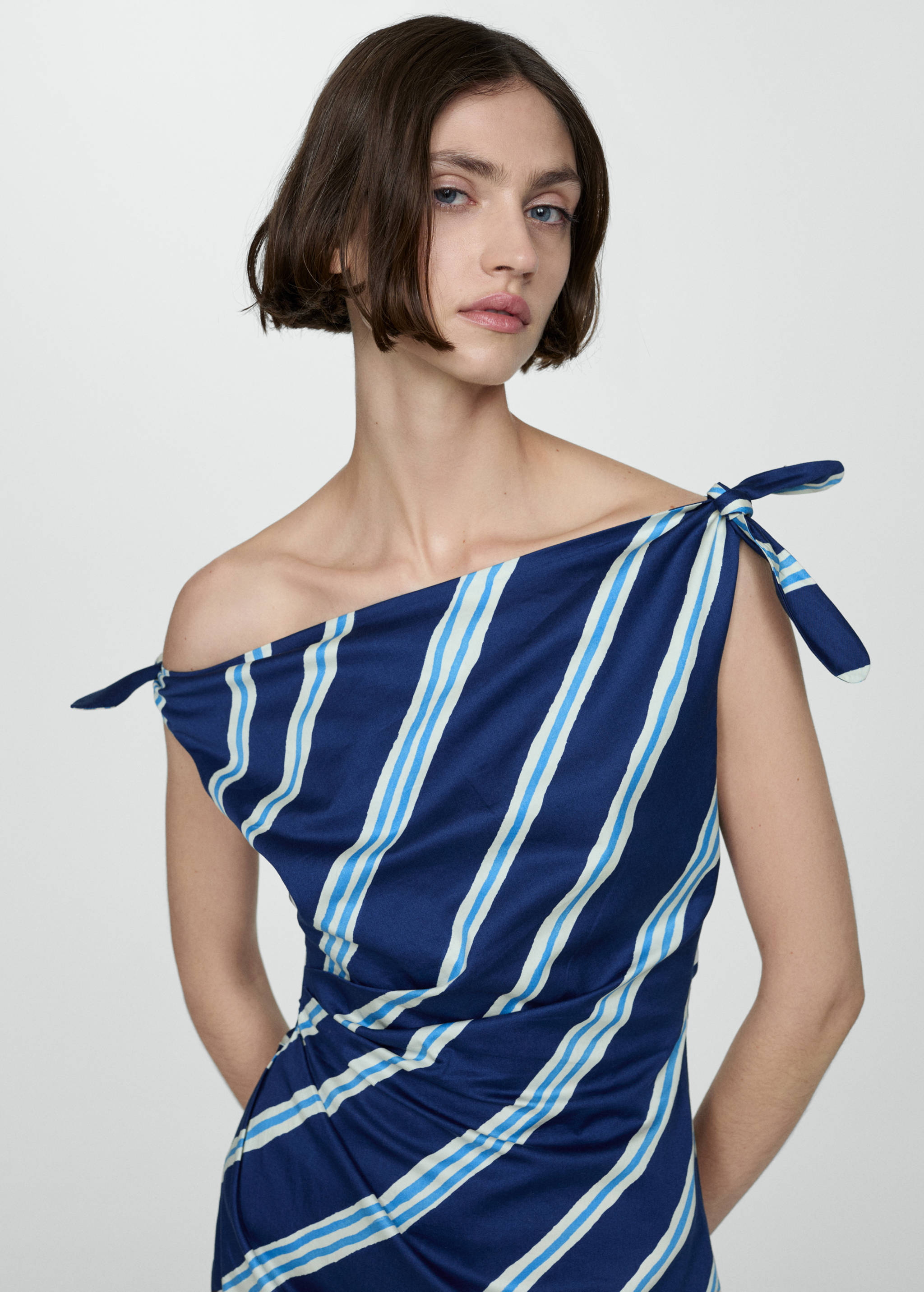 Striped dress with bare shoulders - Details of the article 1