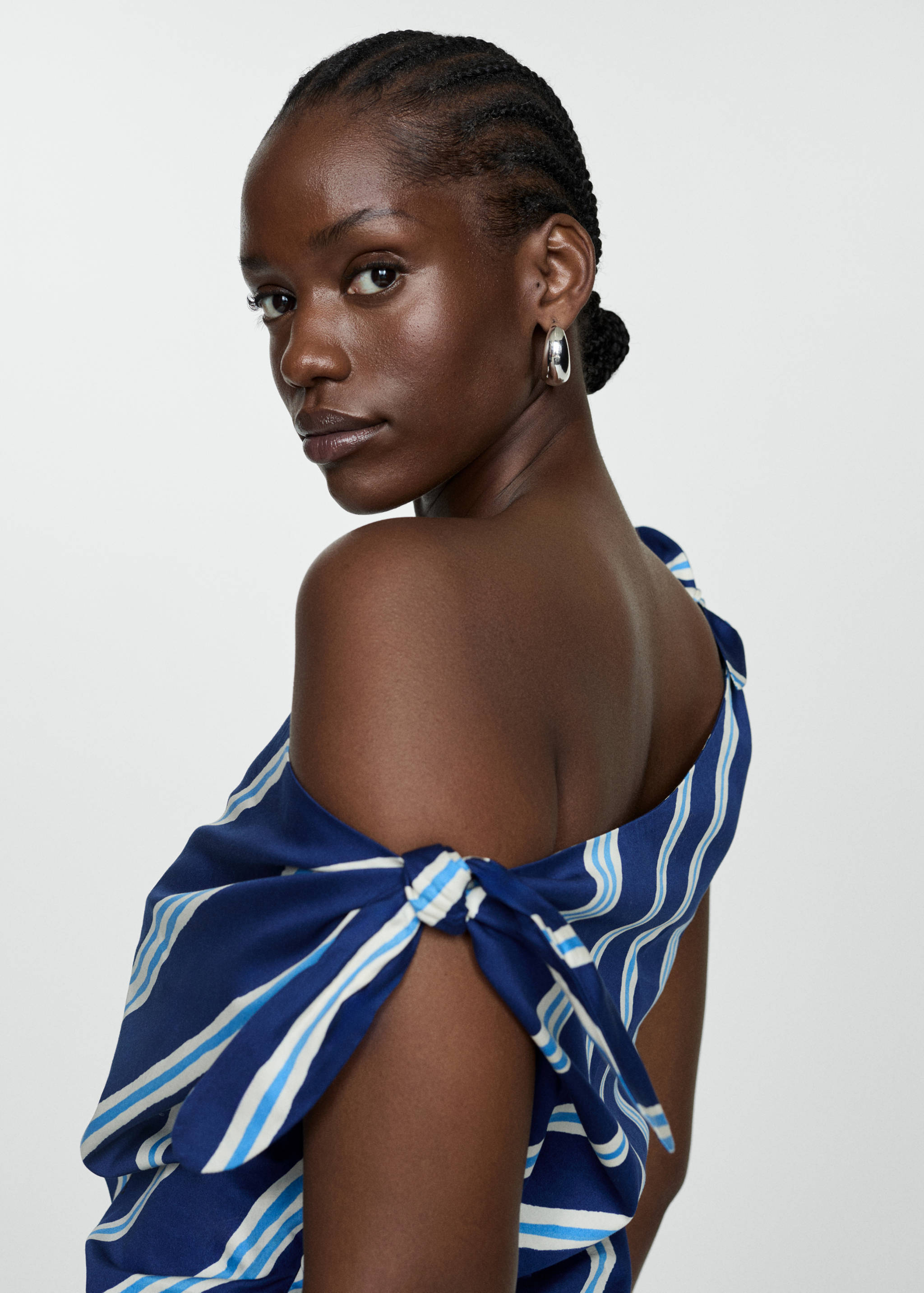 Striped dress with bare shoulders - Details of the article 4