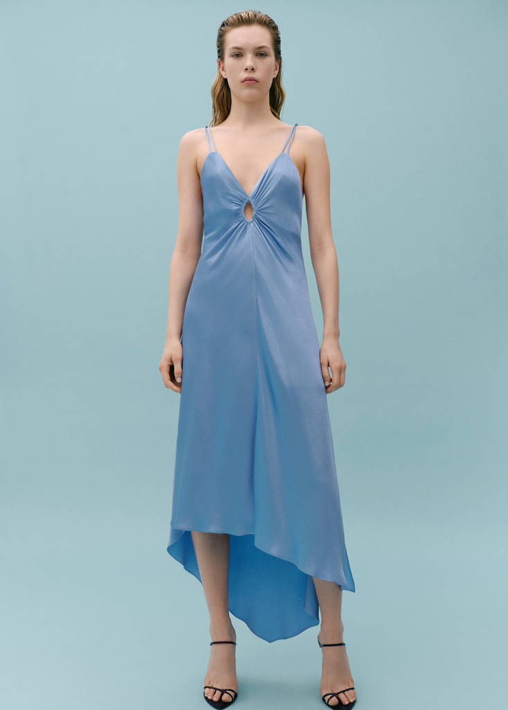 MANGO - Robe asymétrique satinée ouverture froncée bleu ciel - M