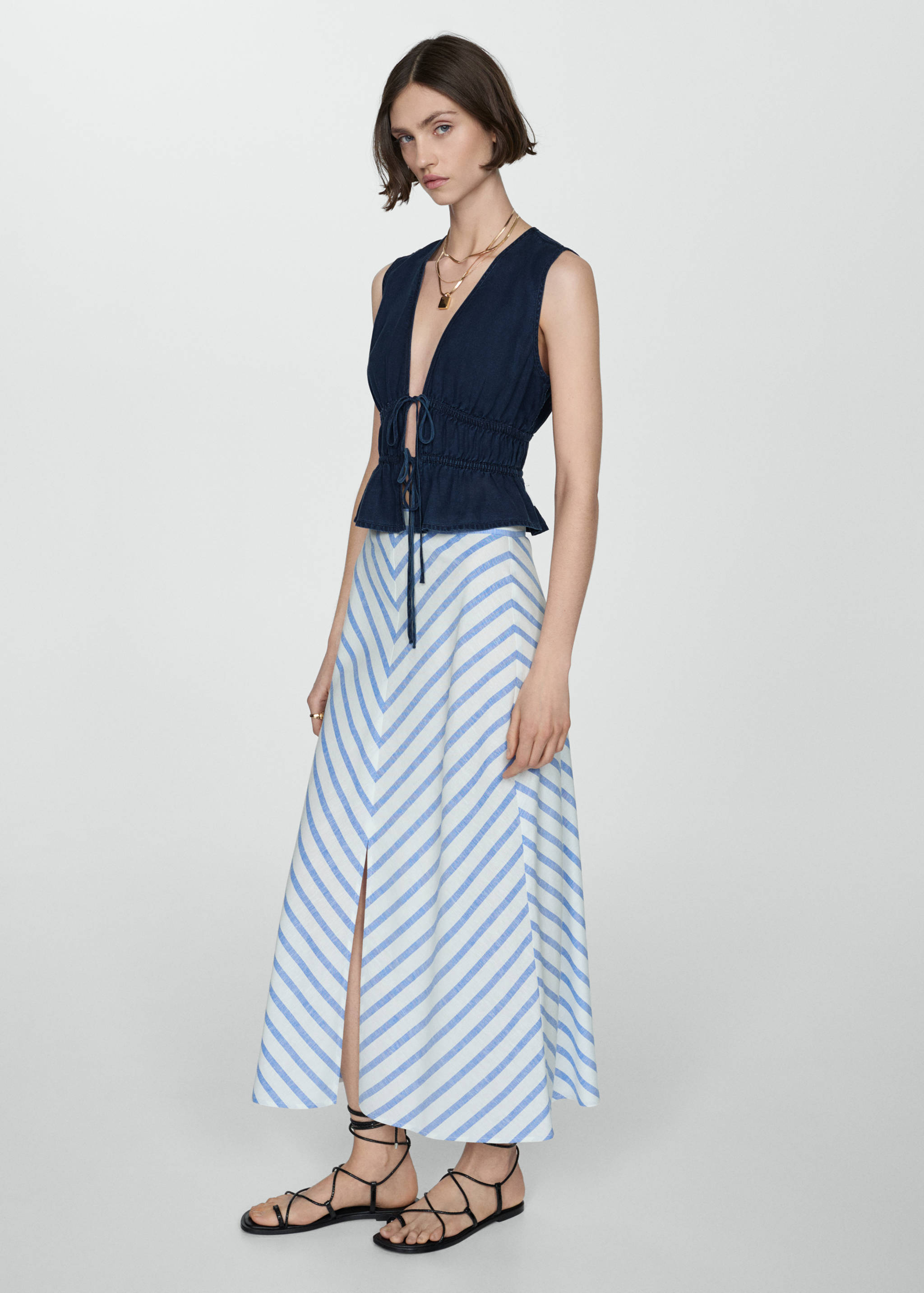 Ruffled top with bows - Details of the article 2