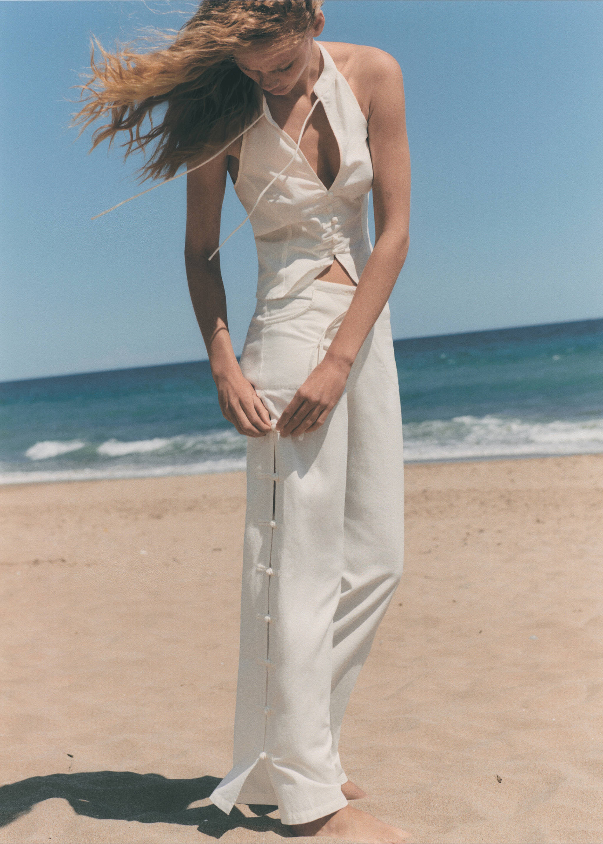 Wide leg trousers with buttons - Details of the article 3, Ecru. Ref: 67019607-00.