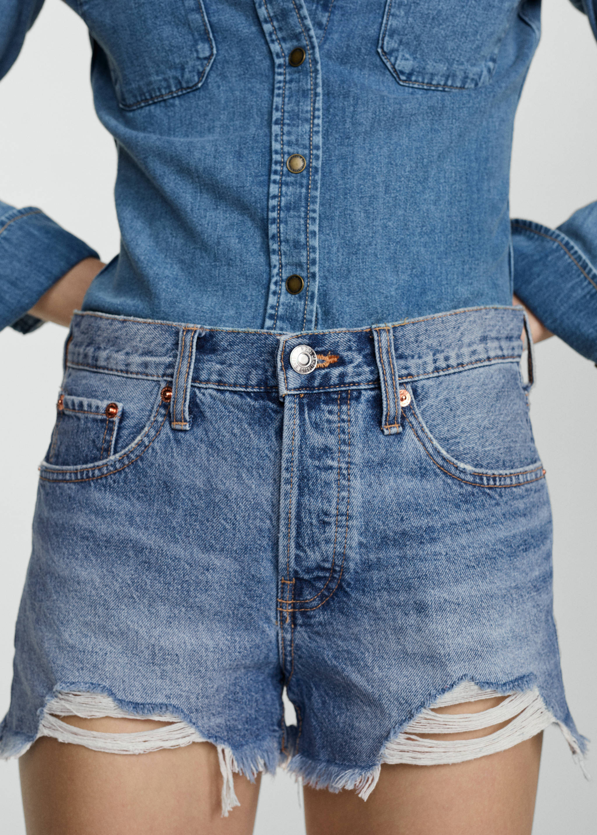 Broken denim shorts - Details of the article 6