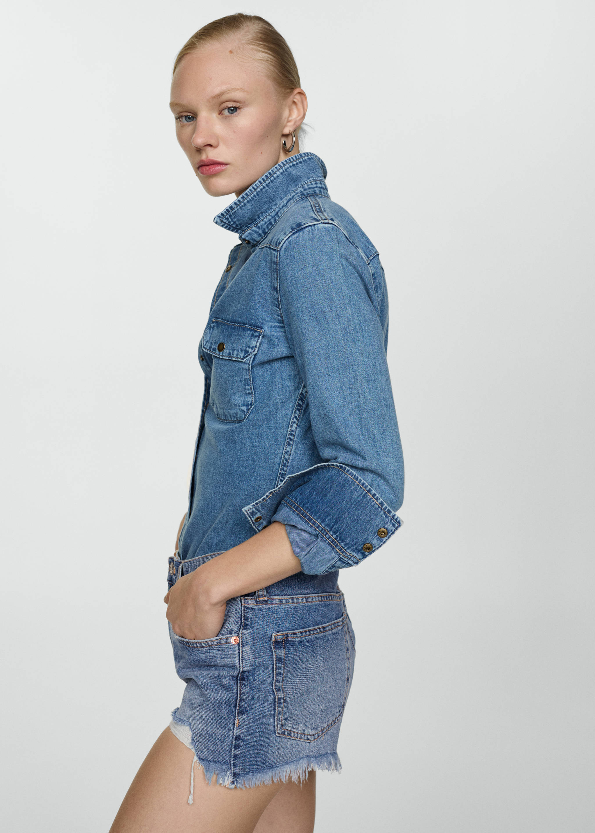 Broken denim shorts - Details of the article 2