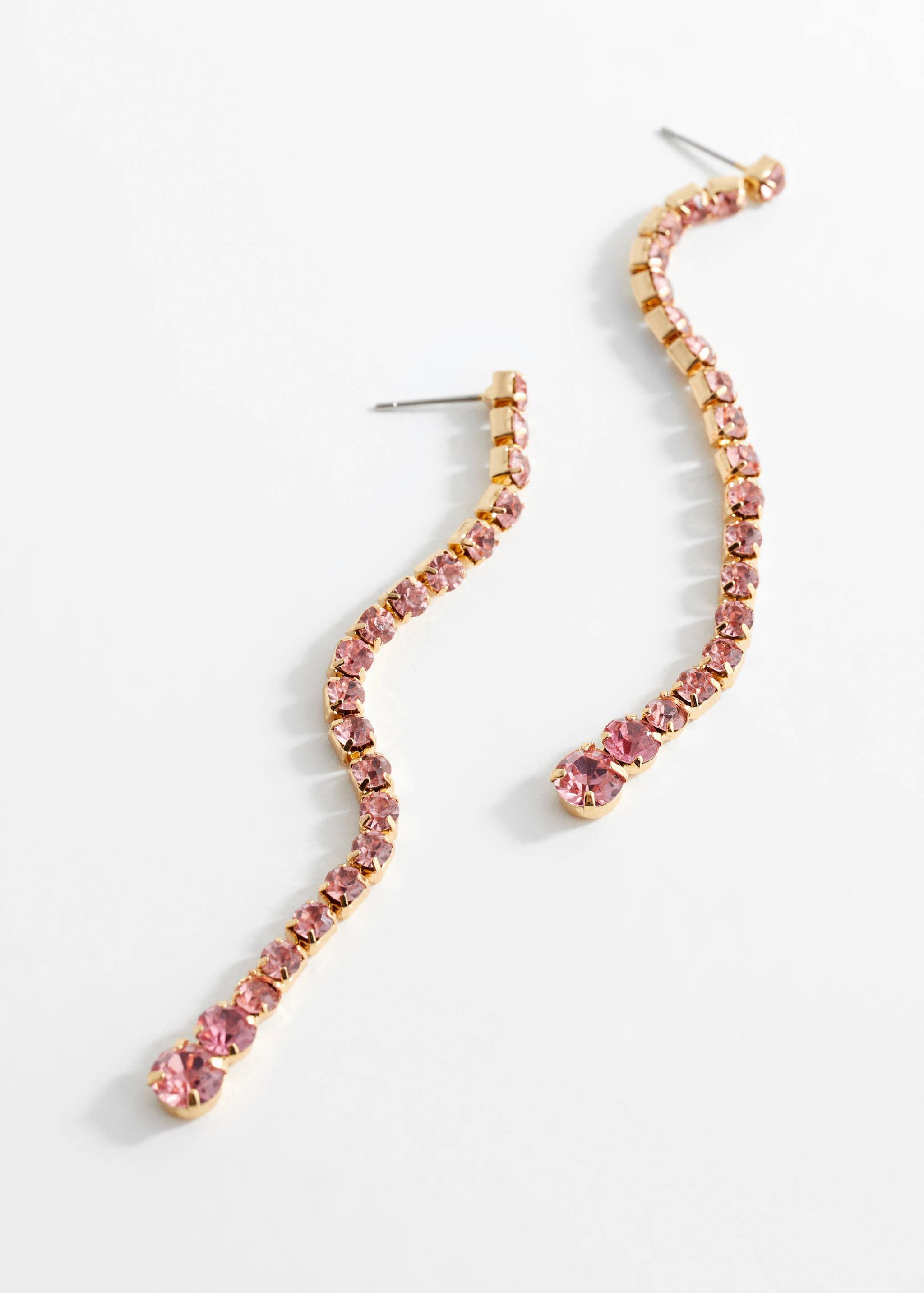 Boucles d'oreilles pendantes cristaux - Plan moyen