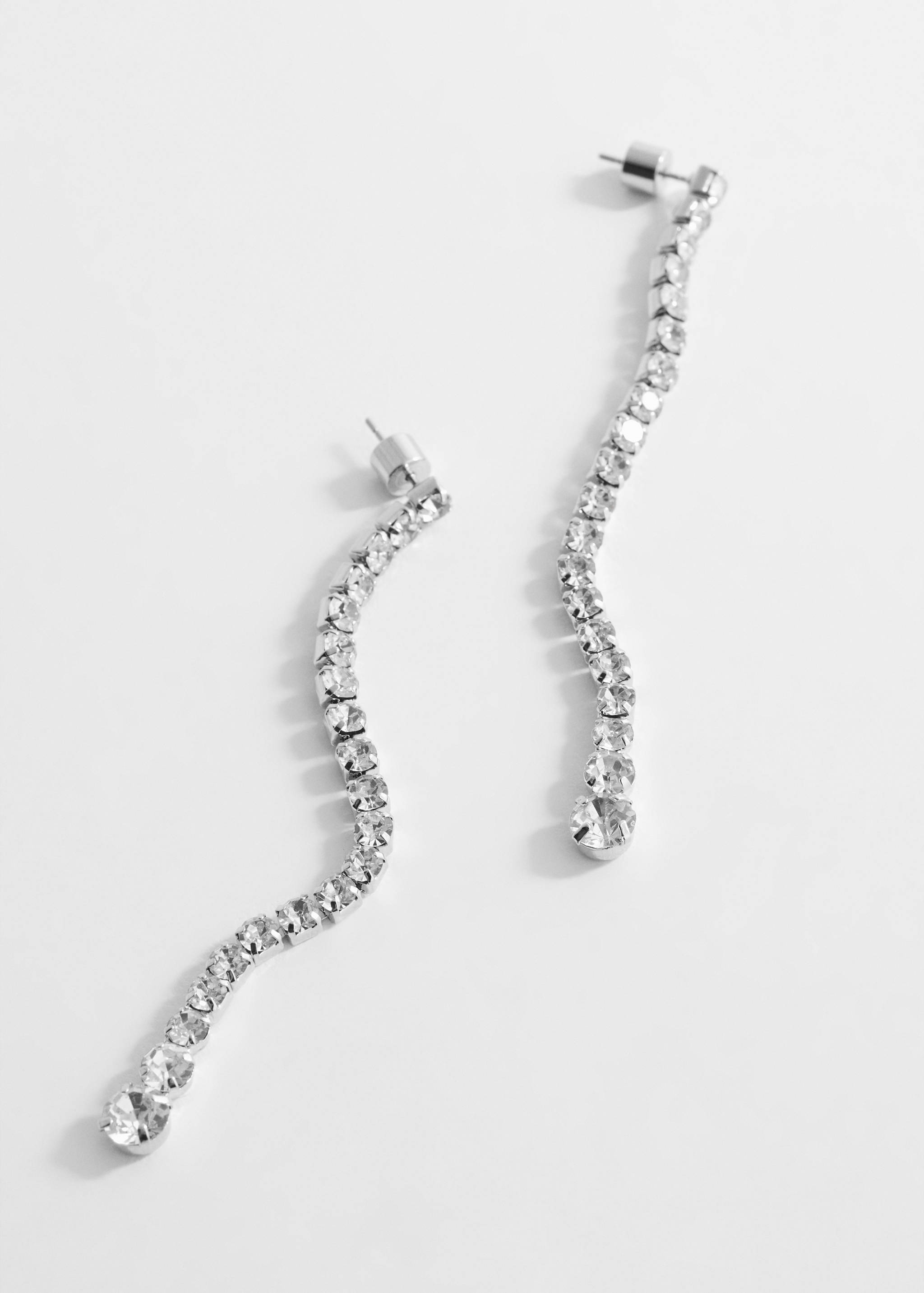 Boucles d'oreilles pendantes cristaux - Plan moyen
