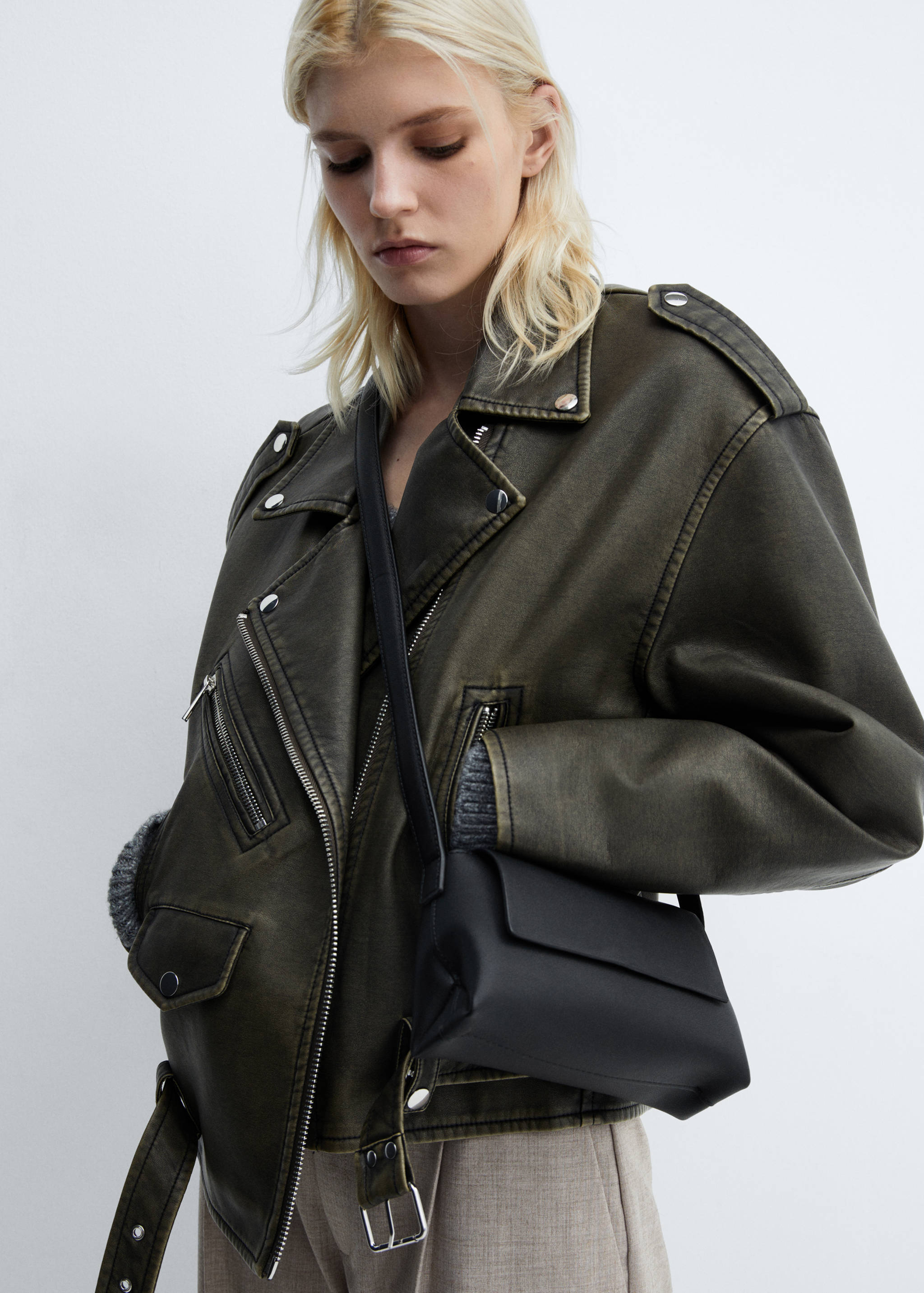 Bolso bandolera solapa - Plano general