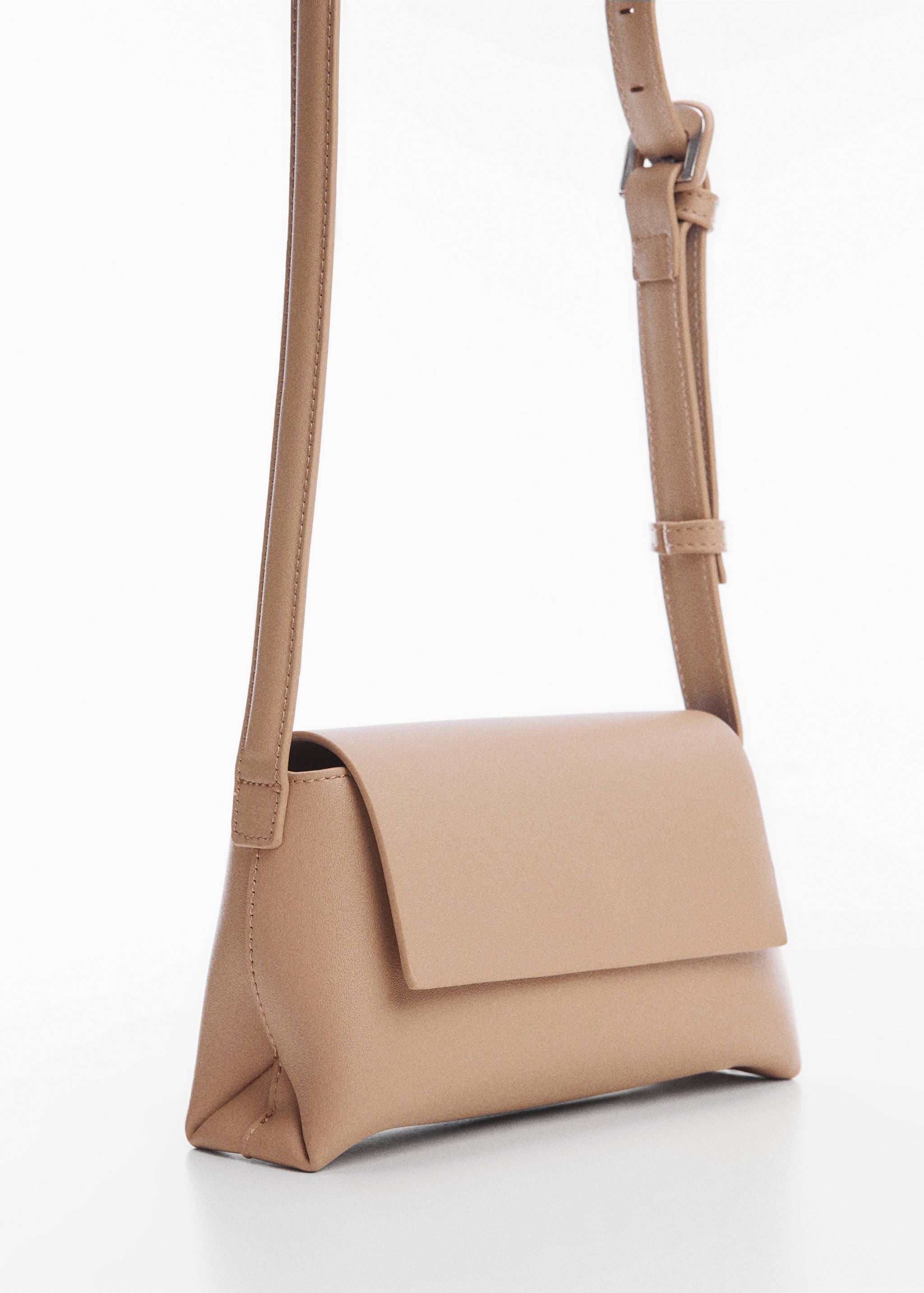 Bolso bandolera solapa - Plano medio