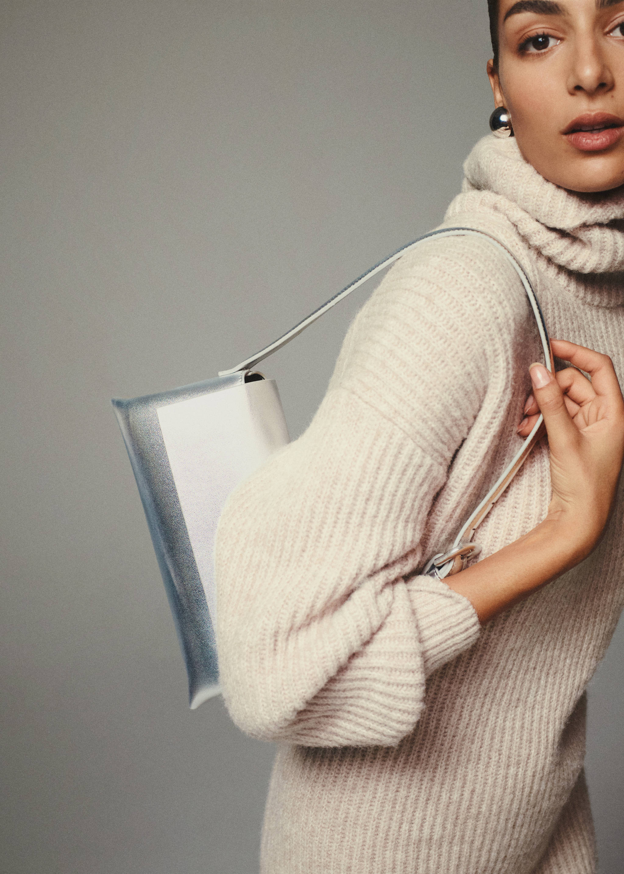 Shoulder bag with strap - General plane