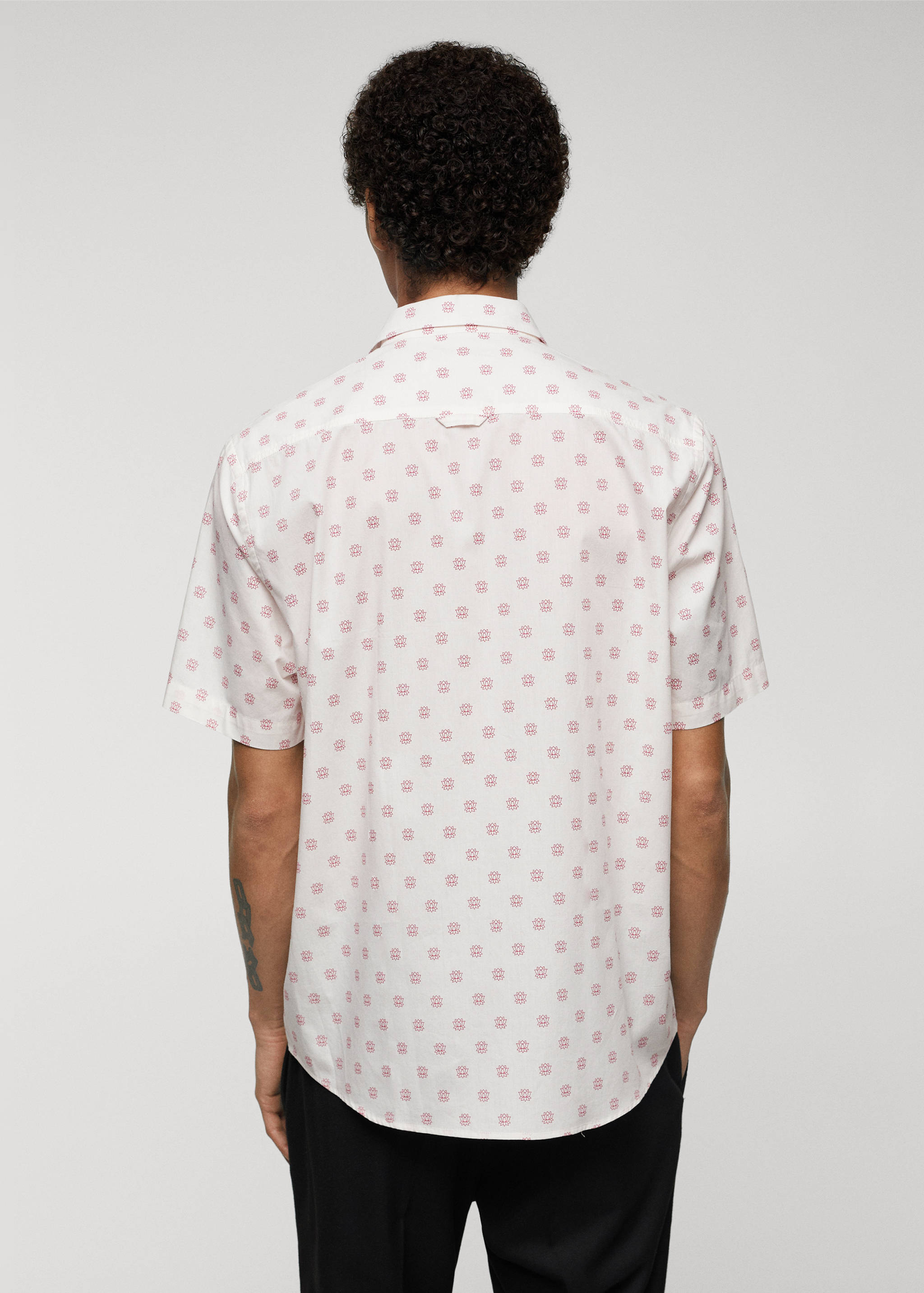 Camisa 100% algodón estampada - Reverso del artículo