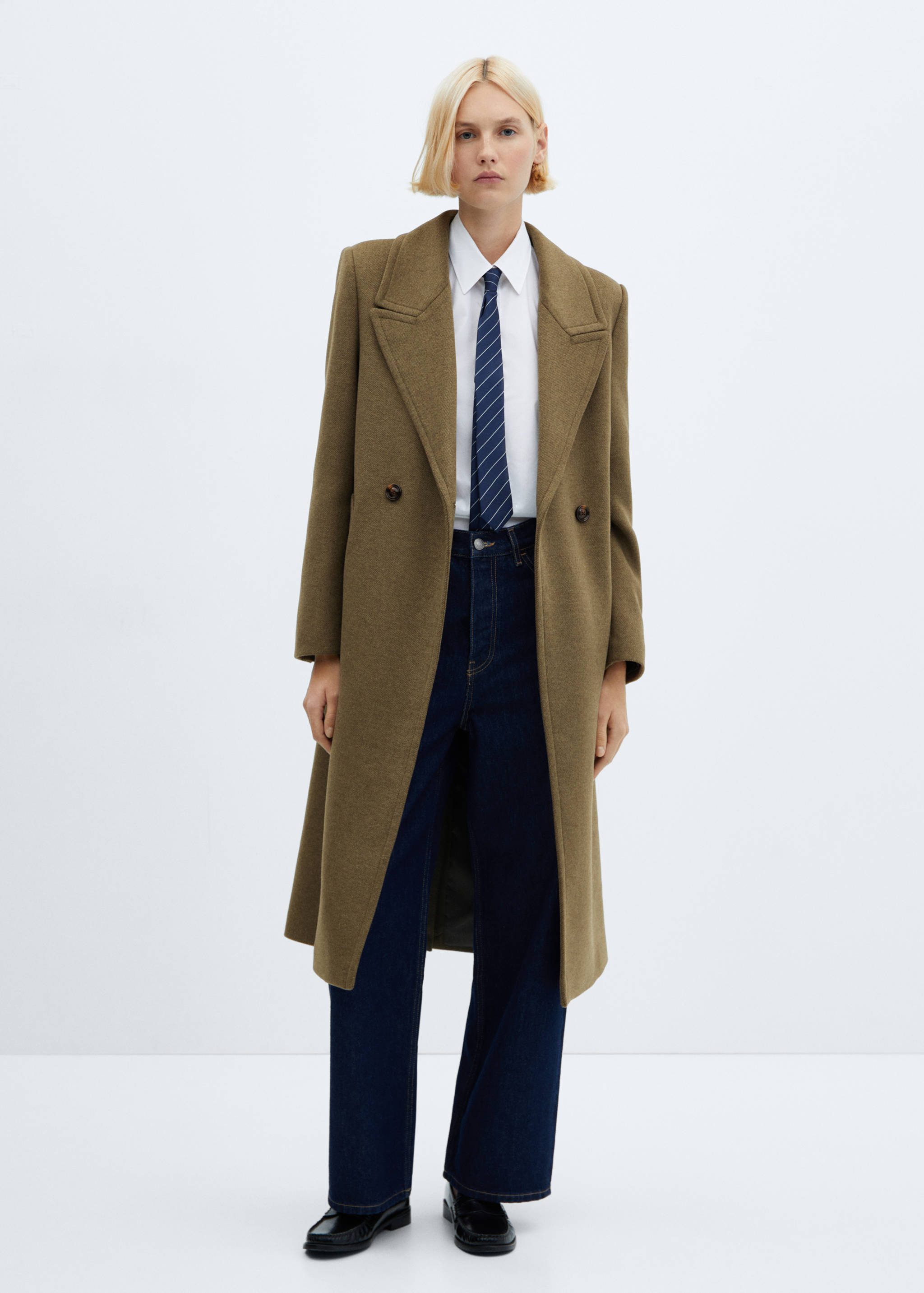 Wool coat with lapels - General plane