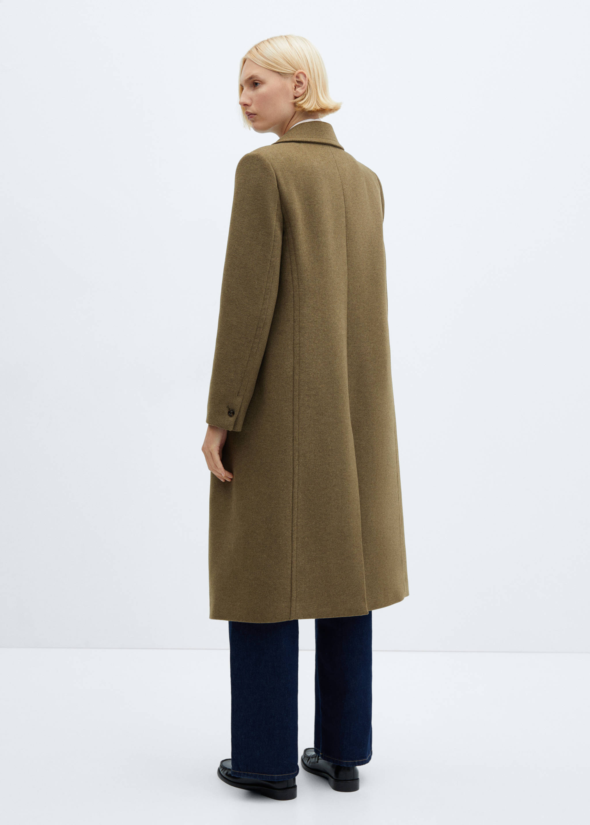 Wool coat with lapels - Reverse of the article