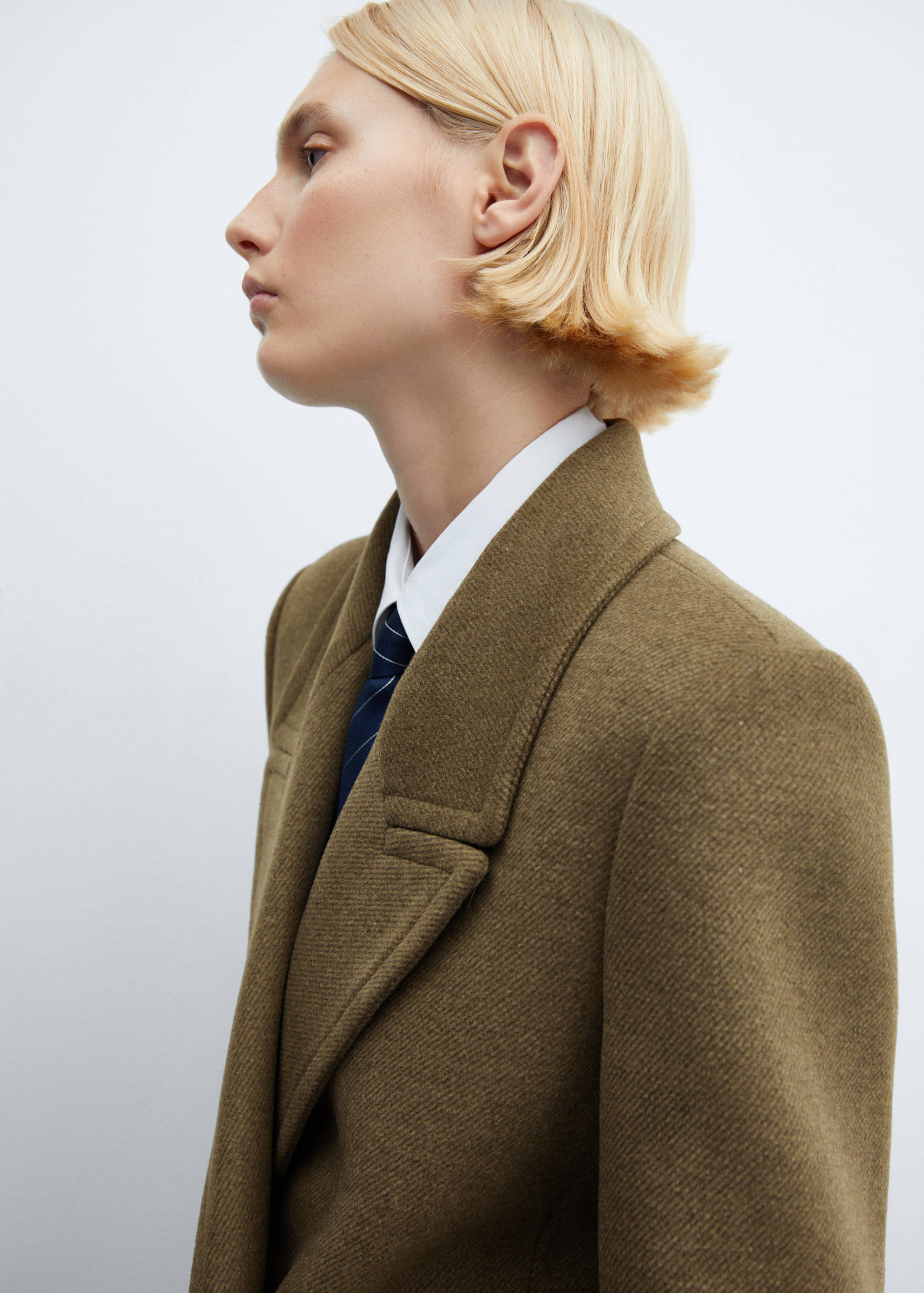 Wool coat with lapels - Details of the article 1
