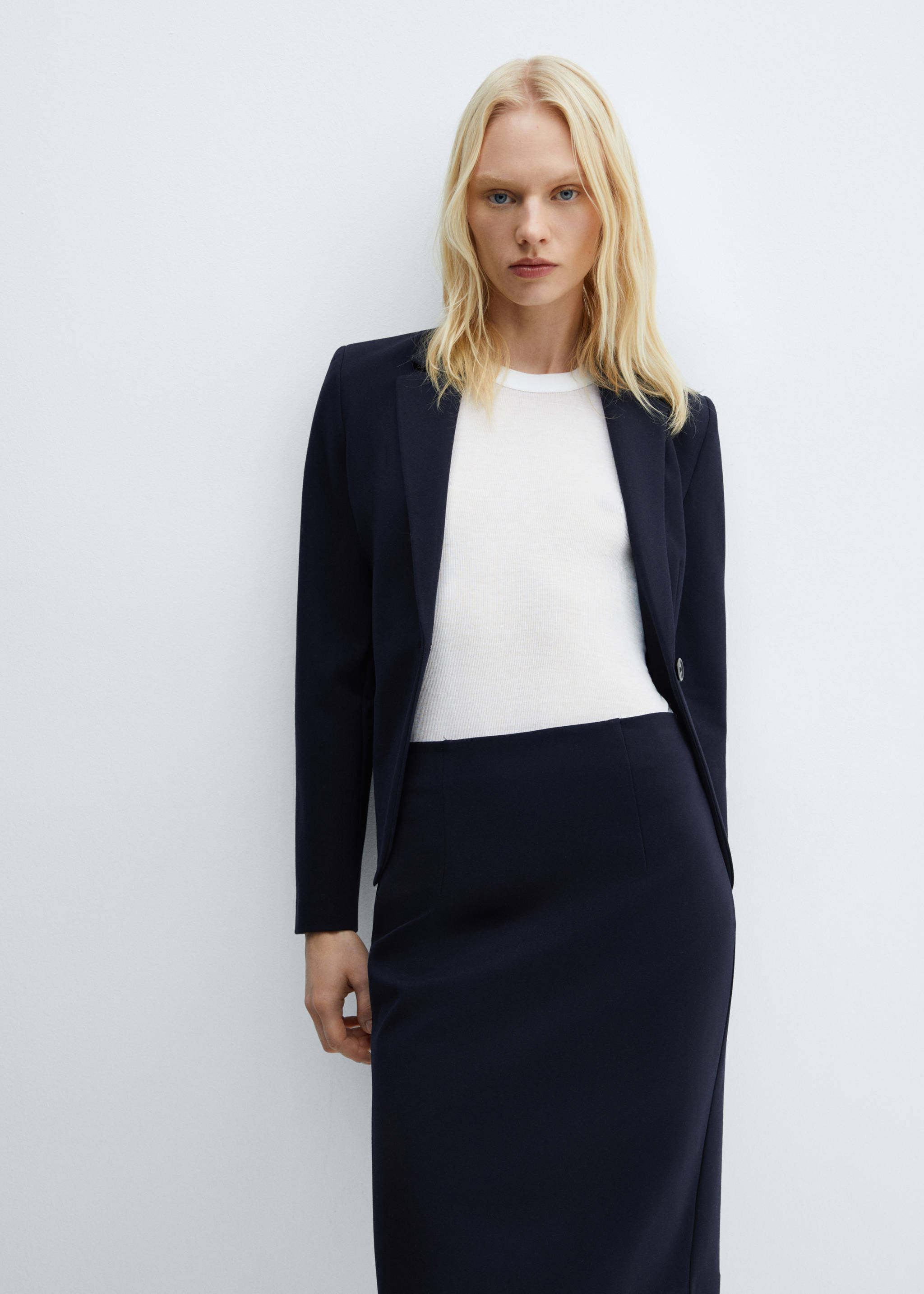 Pencil skirt with Rome-knit opening - Details of the article 2