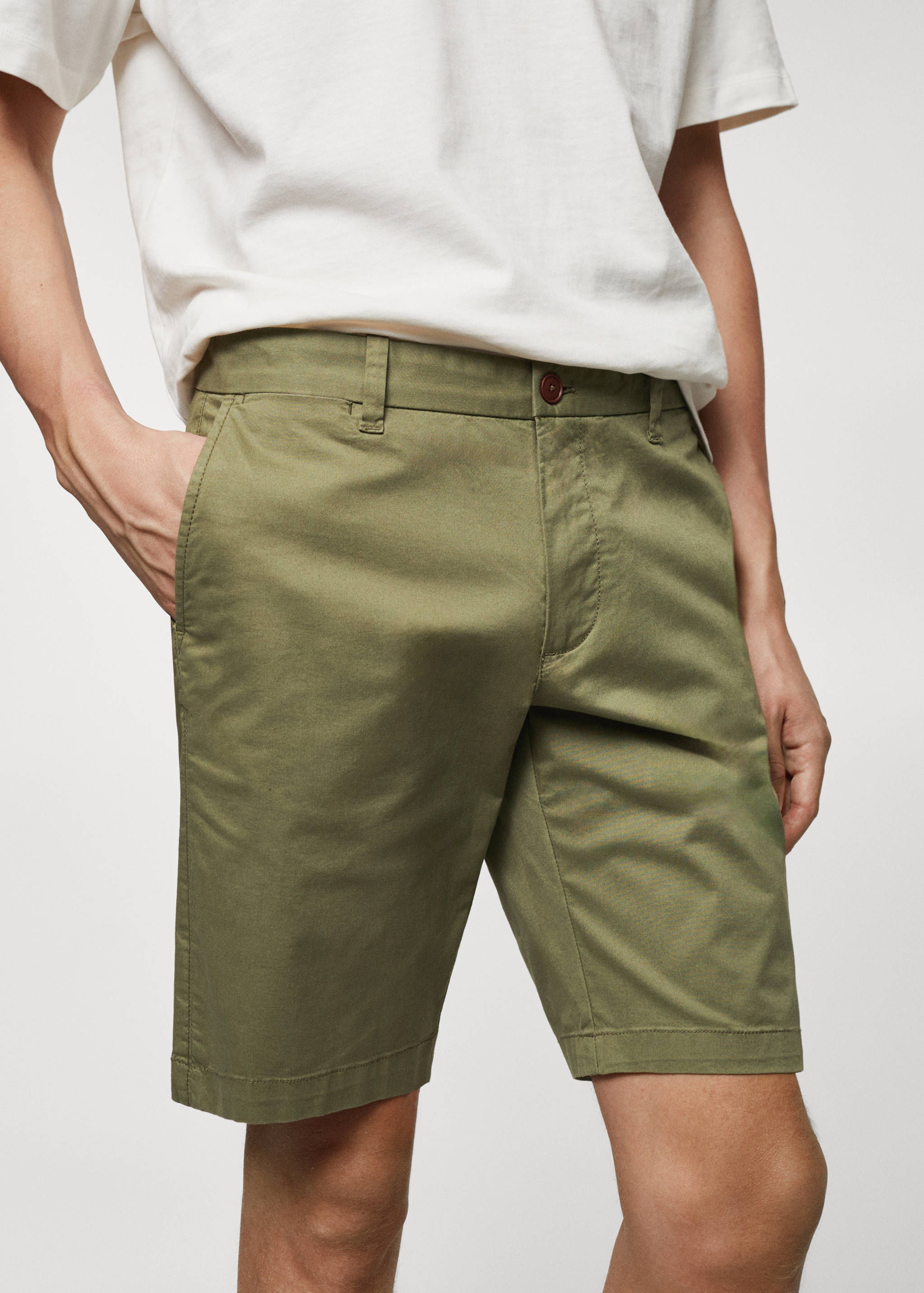 Slim-fit chino cotton bermuda shorts - Details of the article 2