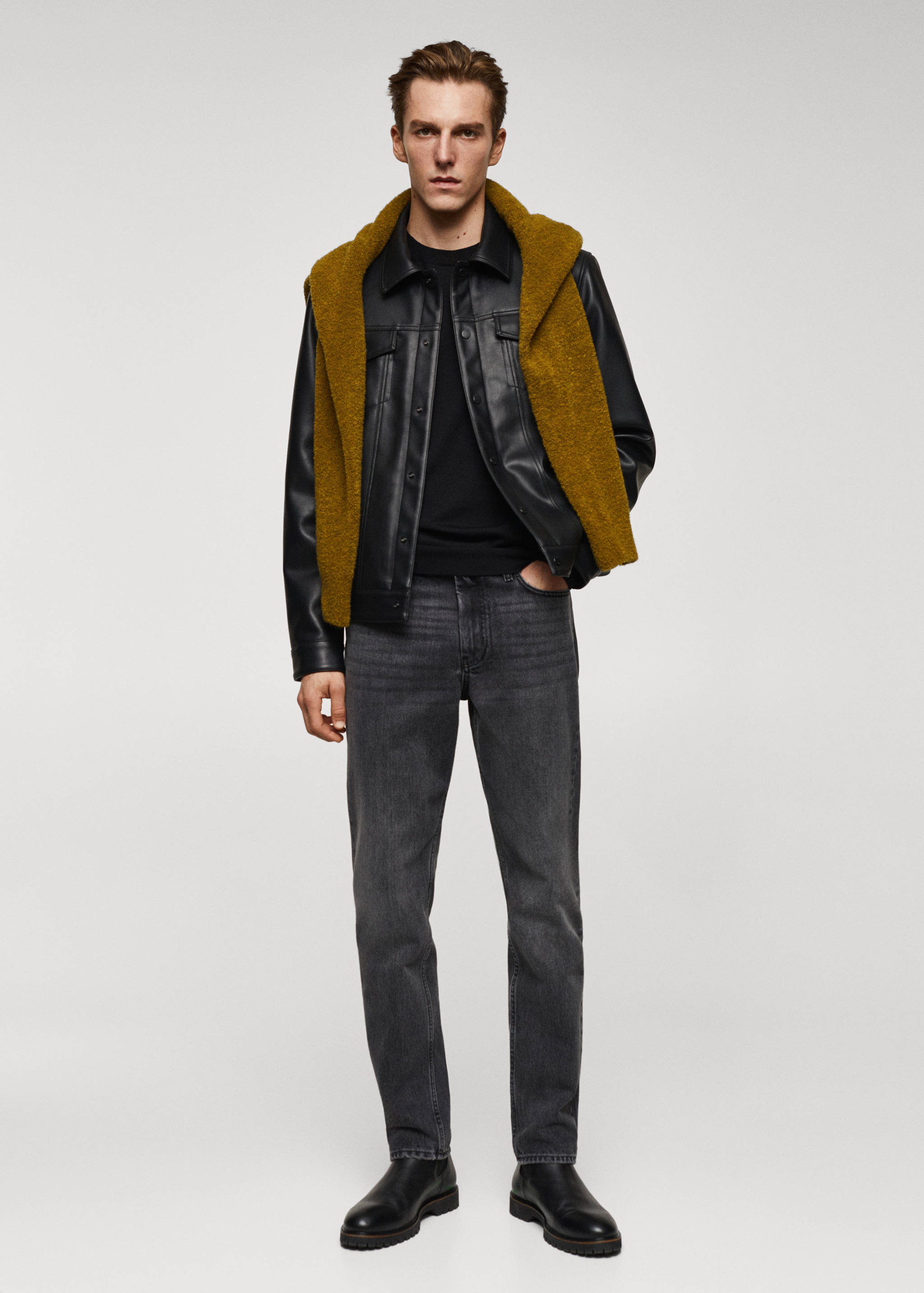 Chaqueta efecto piel bolsillos - Plano general