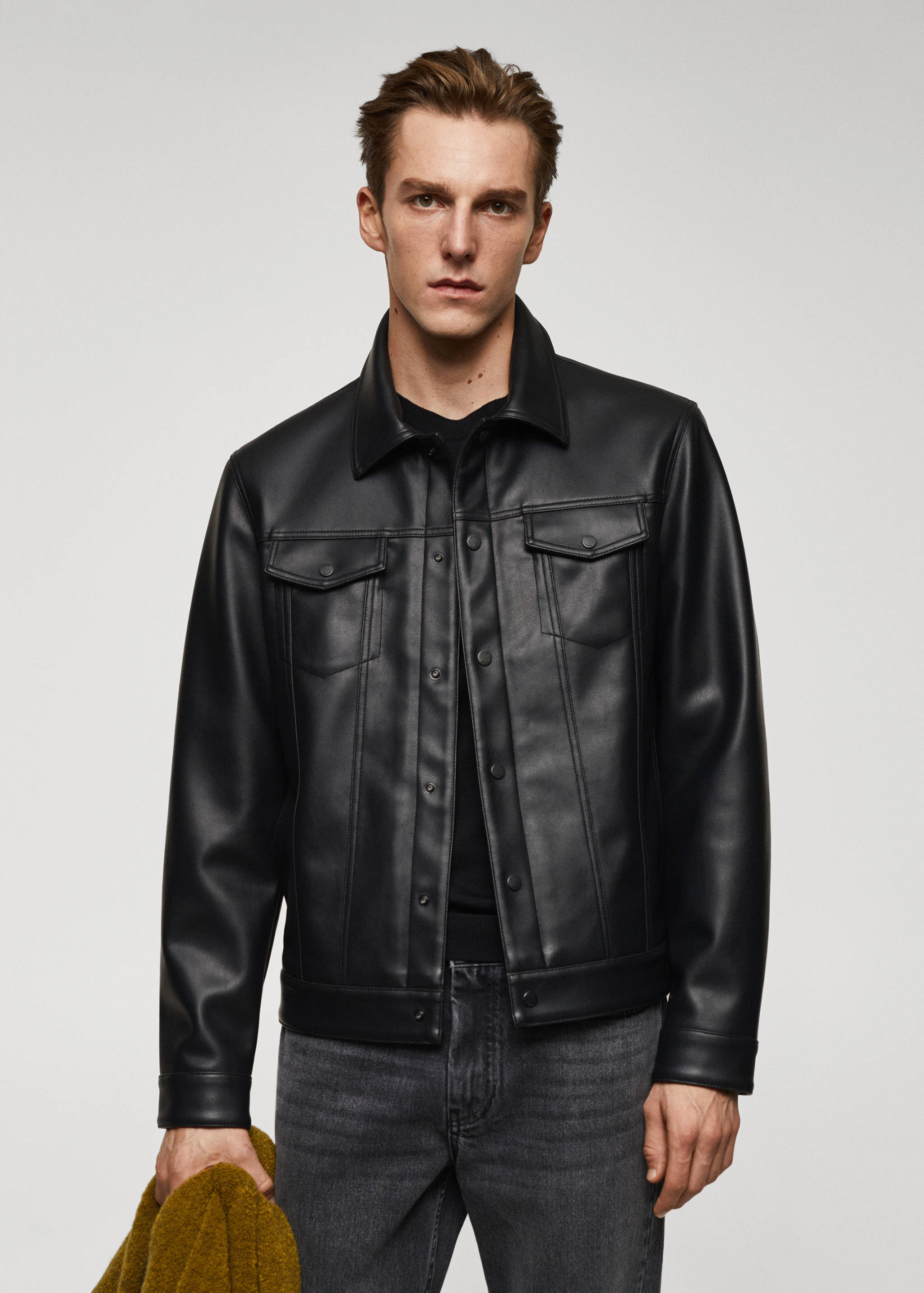 Chaqueta efecto piel bolsillos - Plano medio
