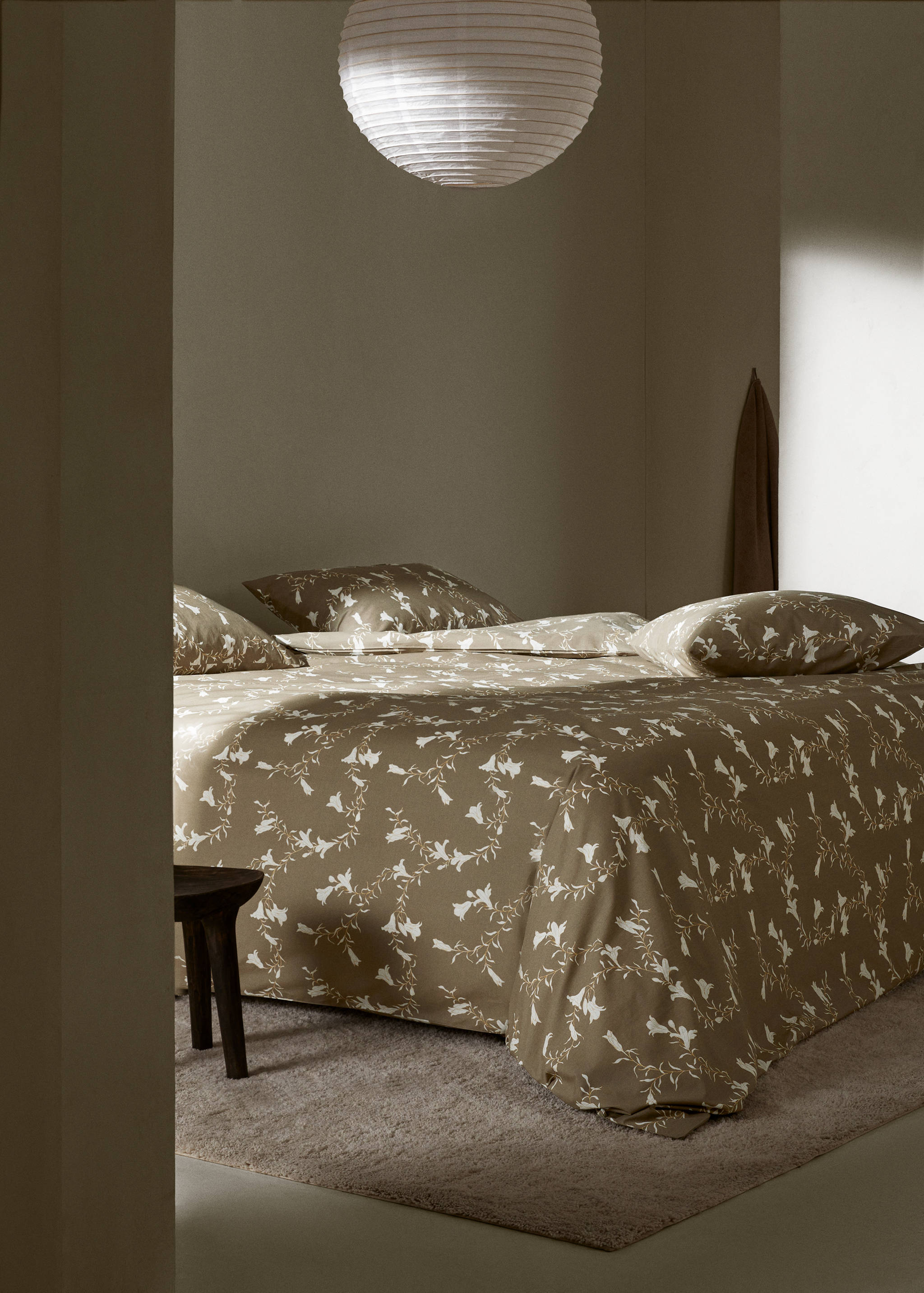 Duvet cover with contrasting flowers 150cm - General plane
