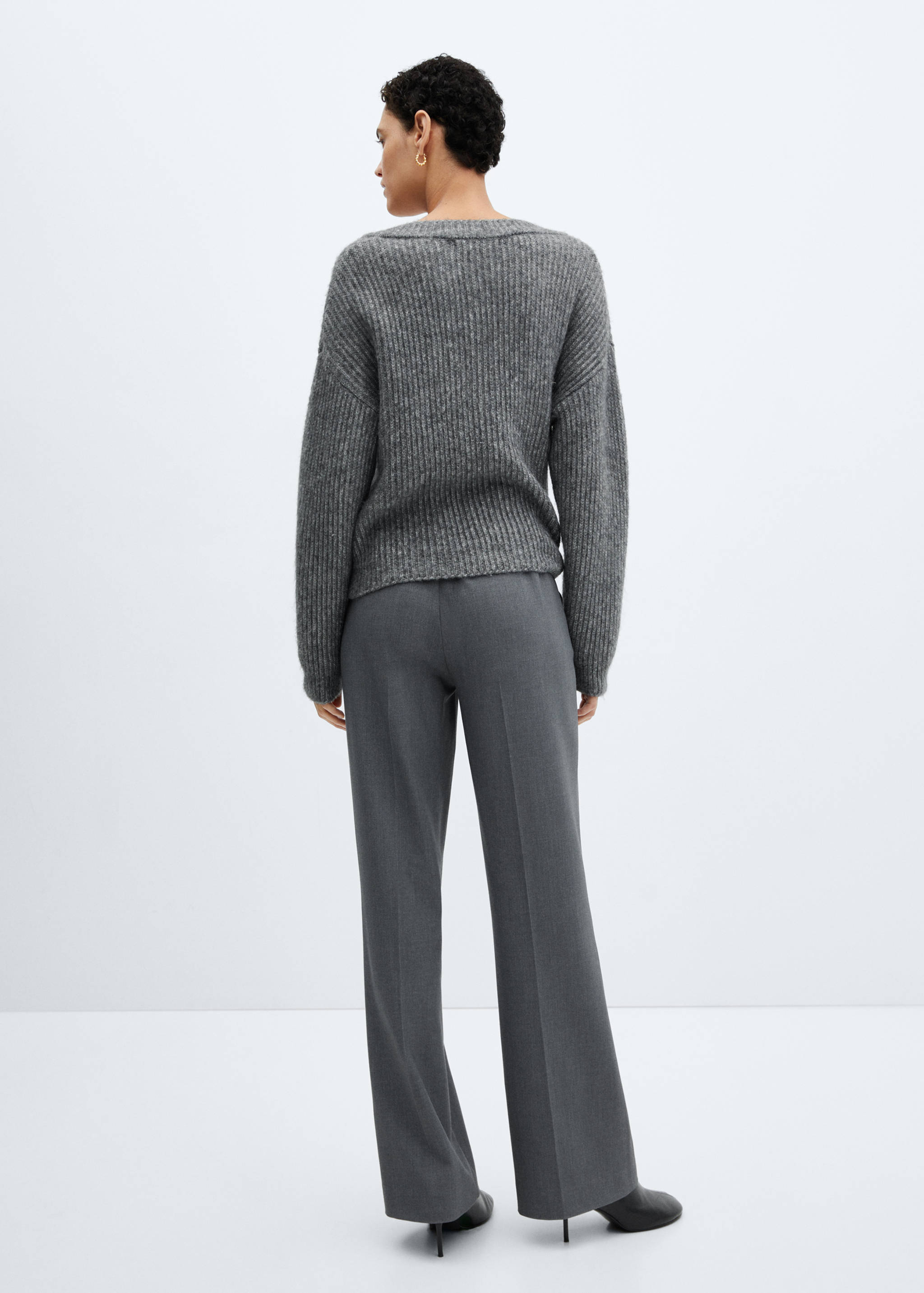 Straight-fit long pants - Reverse of the article