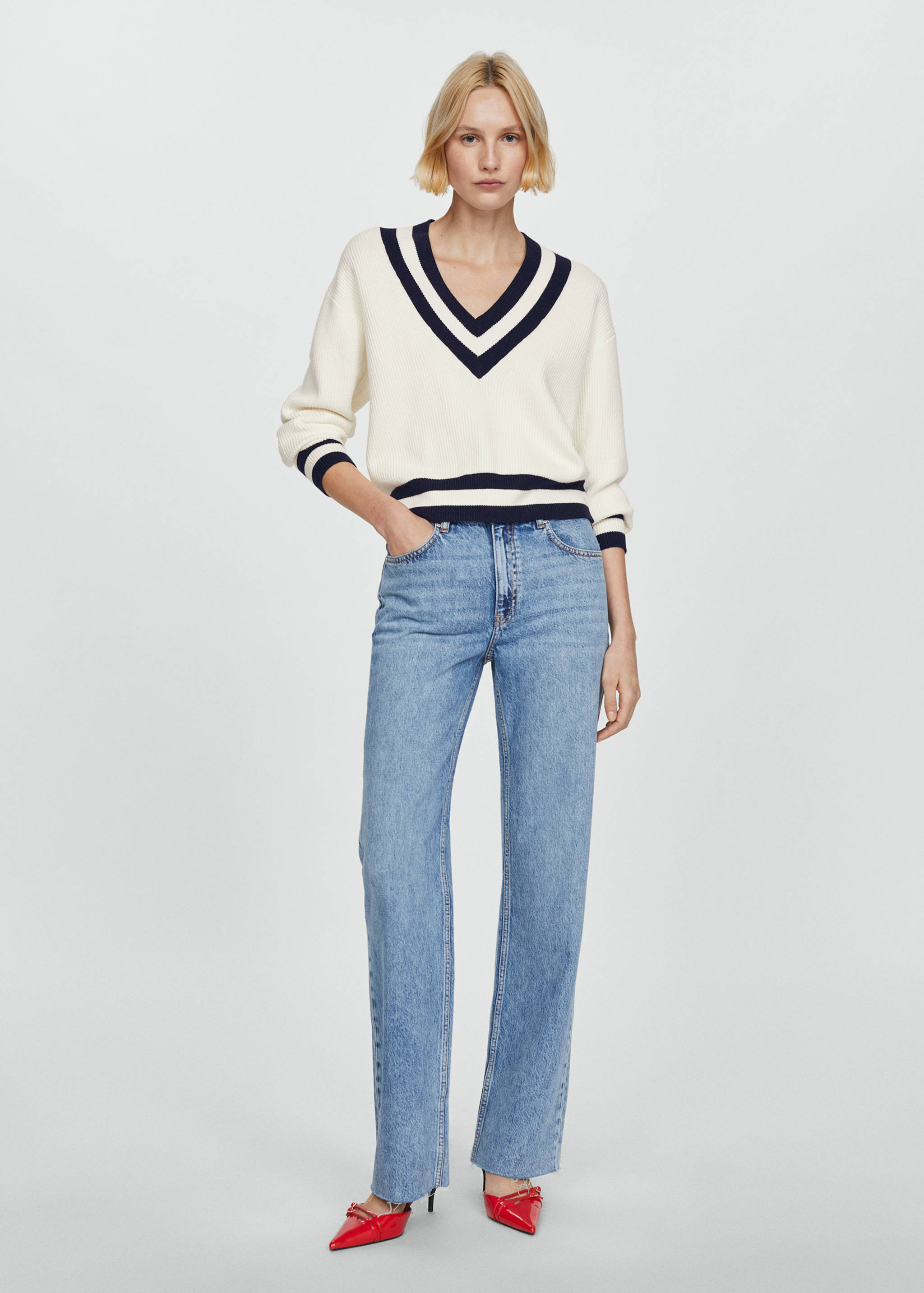 Contrasting V-neck sweater - General plane
