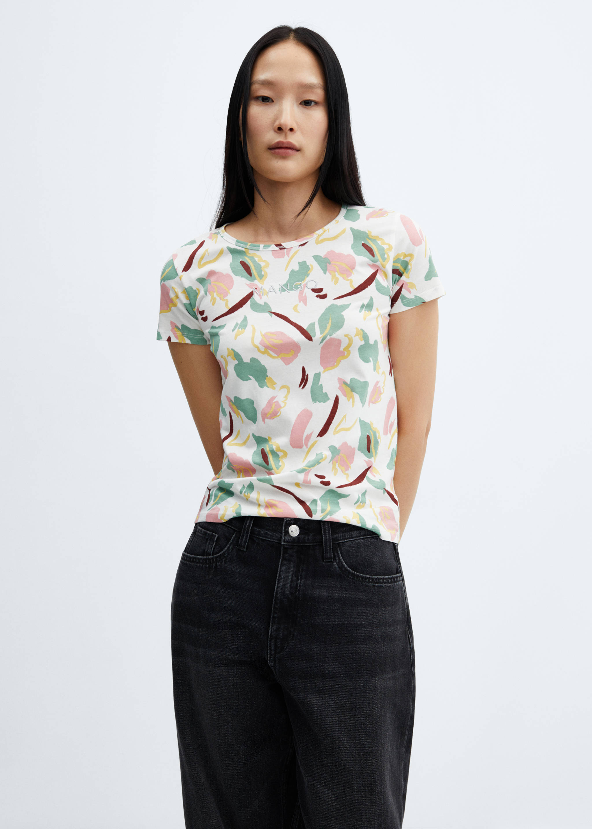 Camiseta estampada logo bordado - Plano medio