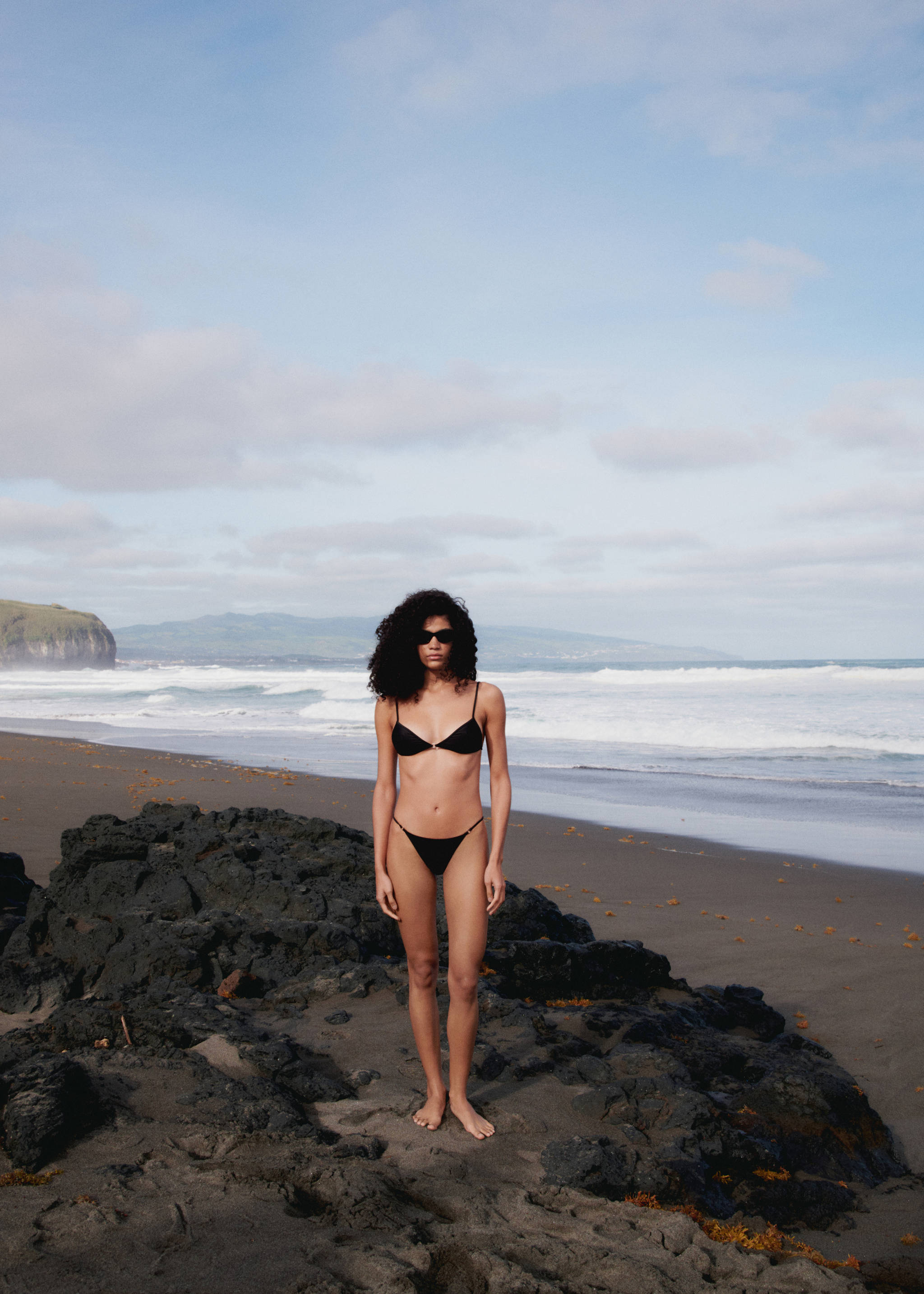 Cheeky bikini knickers with metallic detail - Details of the article 3, Black. Ref: 67024016-00.