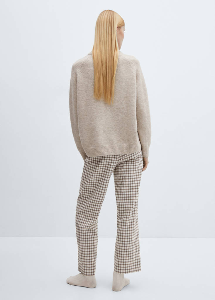 Round-neck knitted sweater — Beige