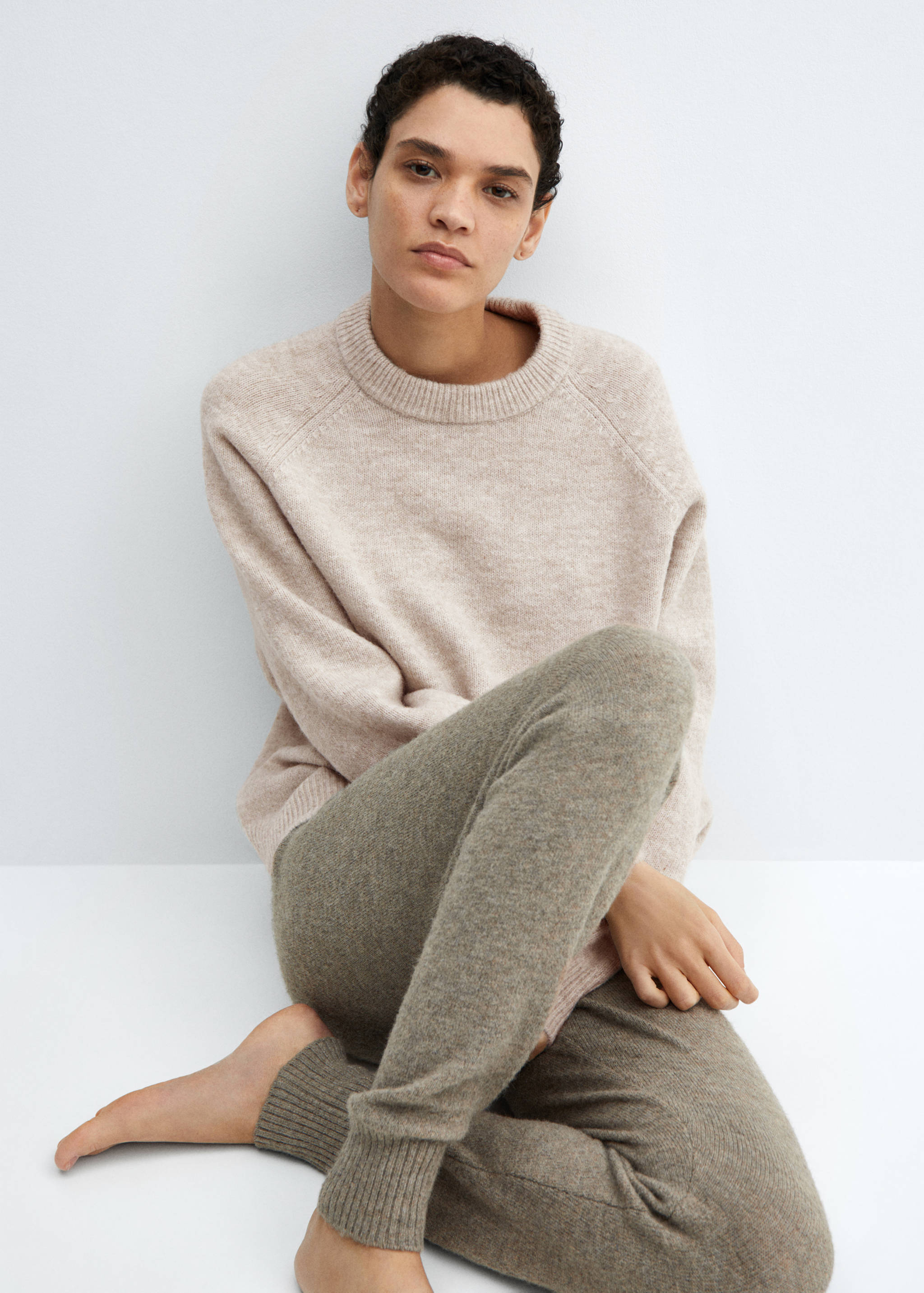 Round-neck knitted sweater - Details of the article 2