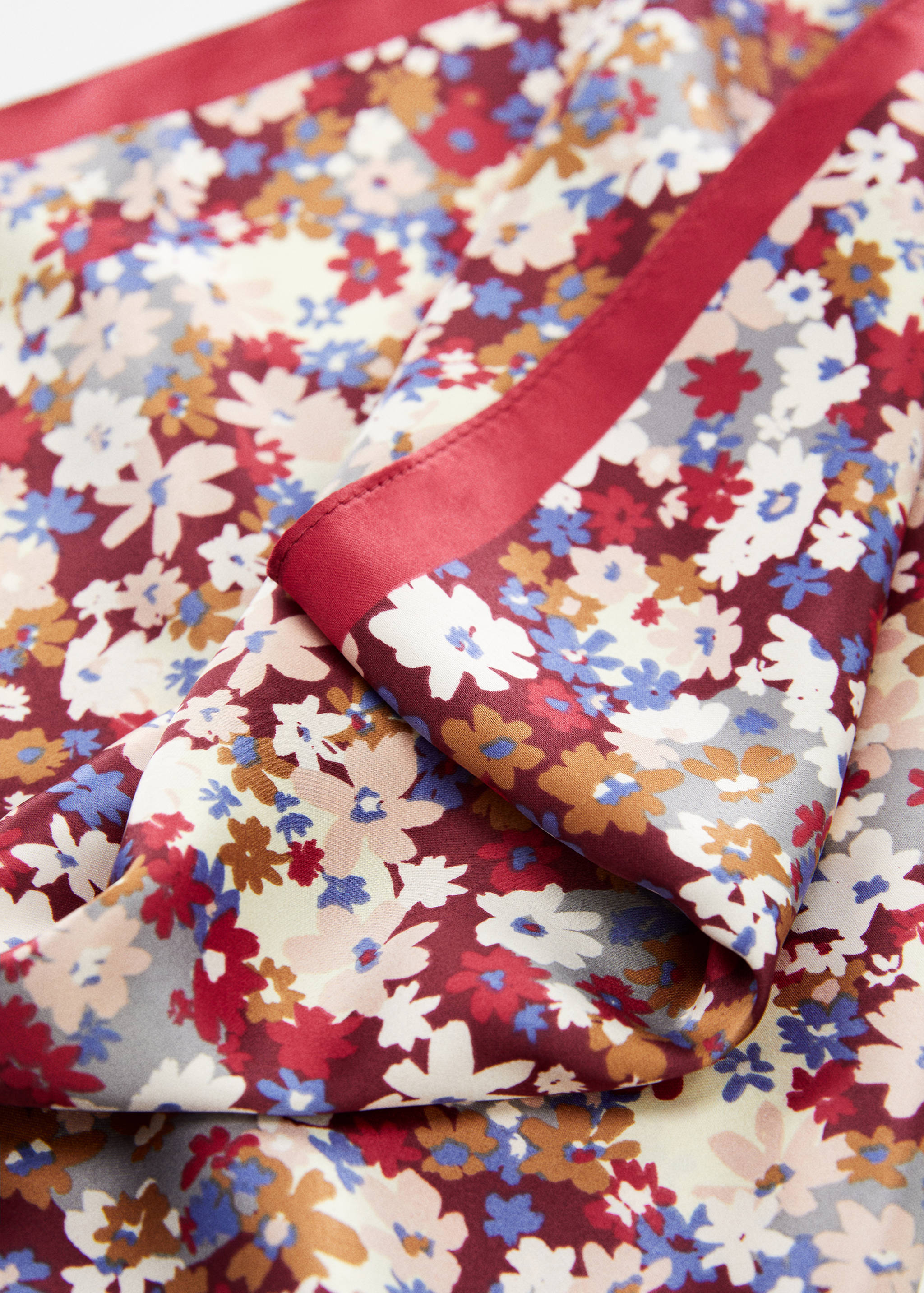 Flowers printed scarf - Details of the article 1