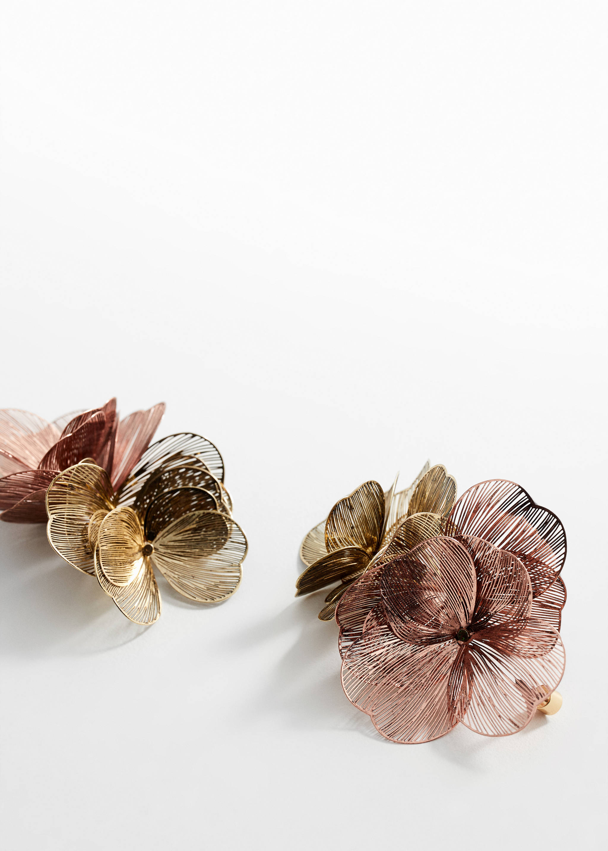 Flower pendant earrings - Details of the article 1