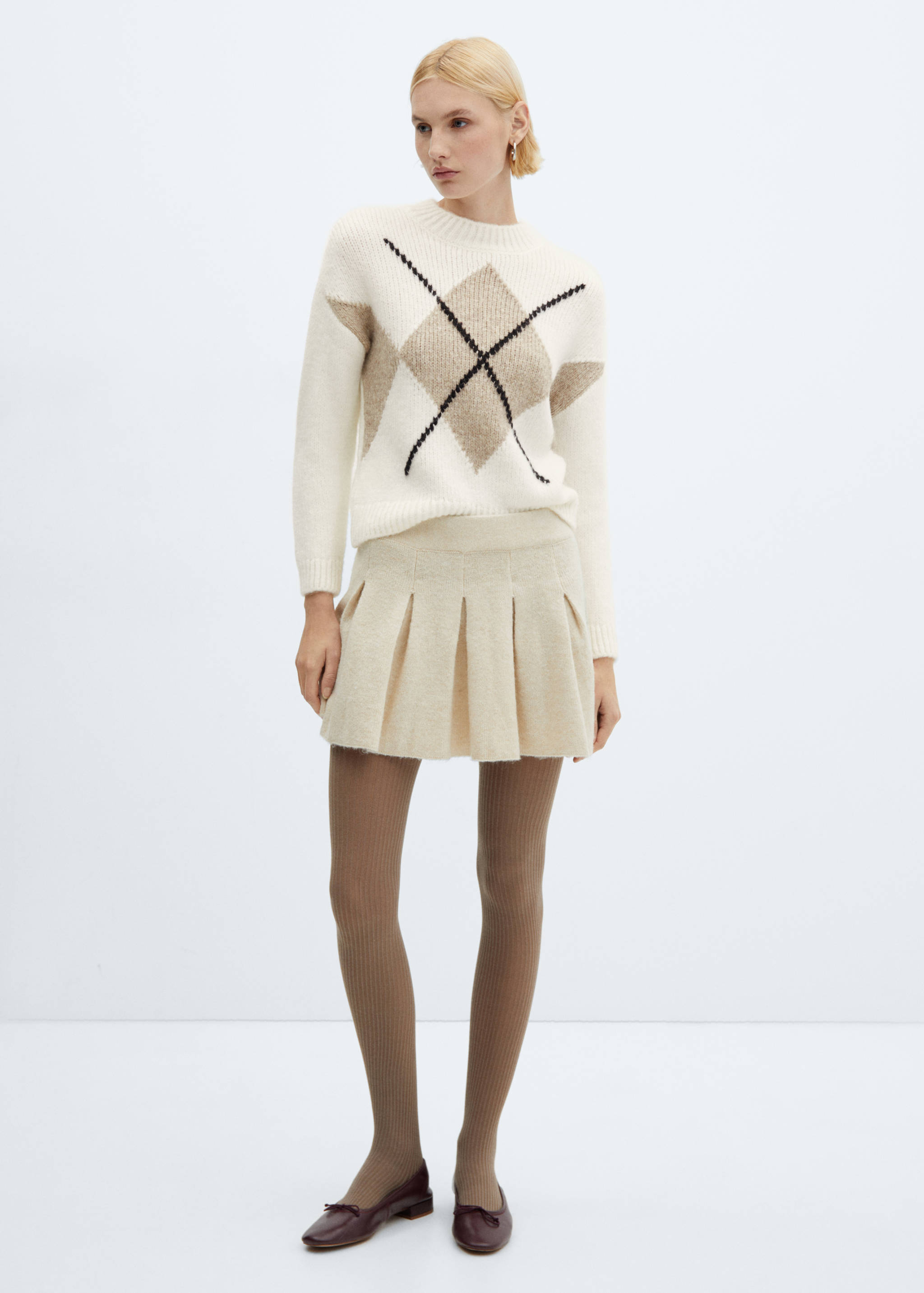 Round-neck knitted sweater - General plane