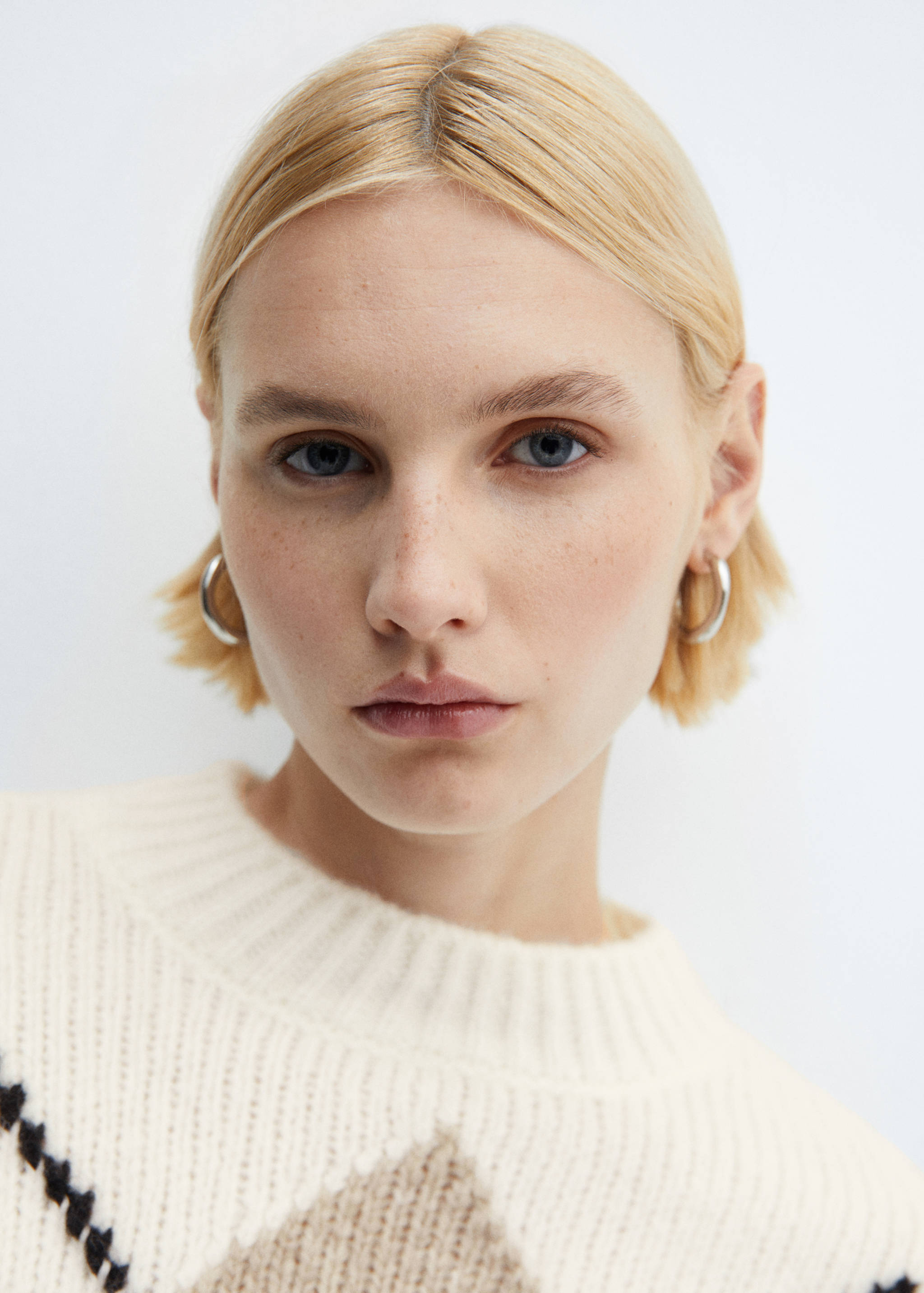 Round-neck knitted sweater - Details of the article 1