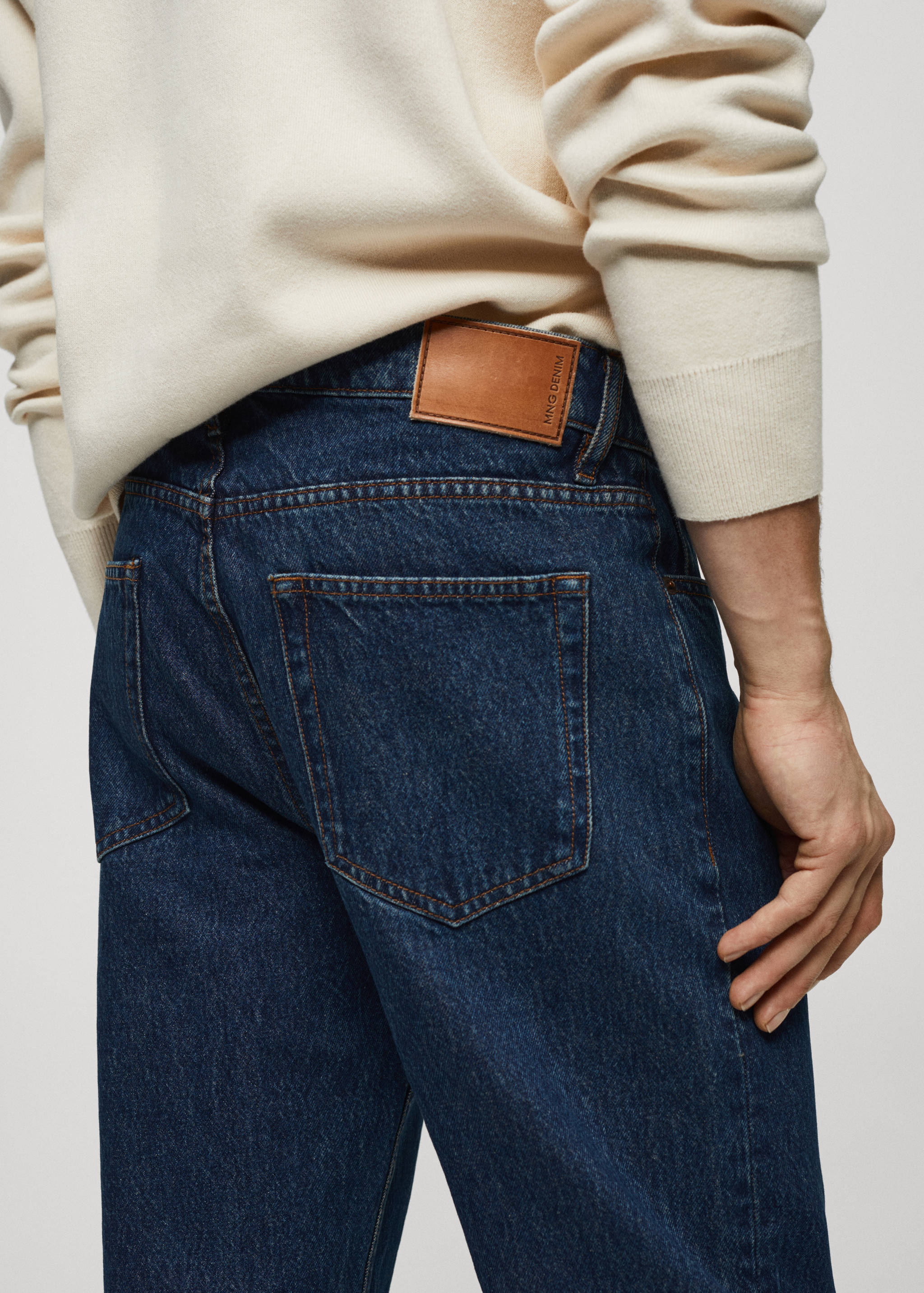 Straight-fit jeans met donkere wassing - Detail van het artikel 4